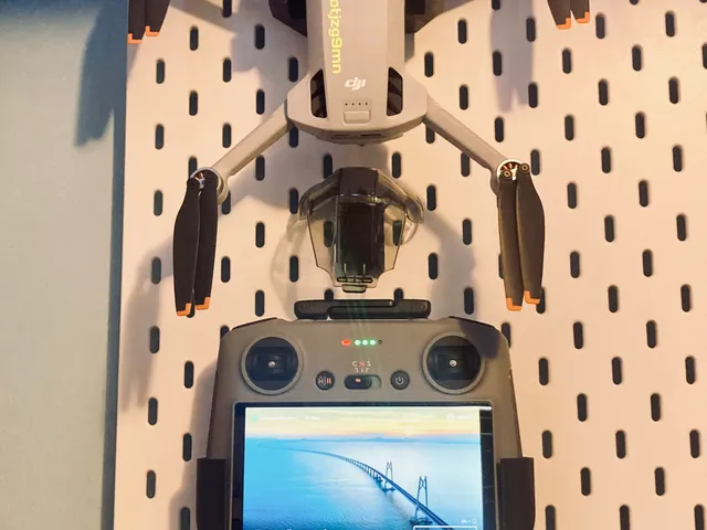DJI Mini 3 / 4 pro Ikea Skadis Mount Storage Fly More
