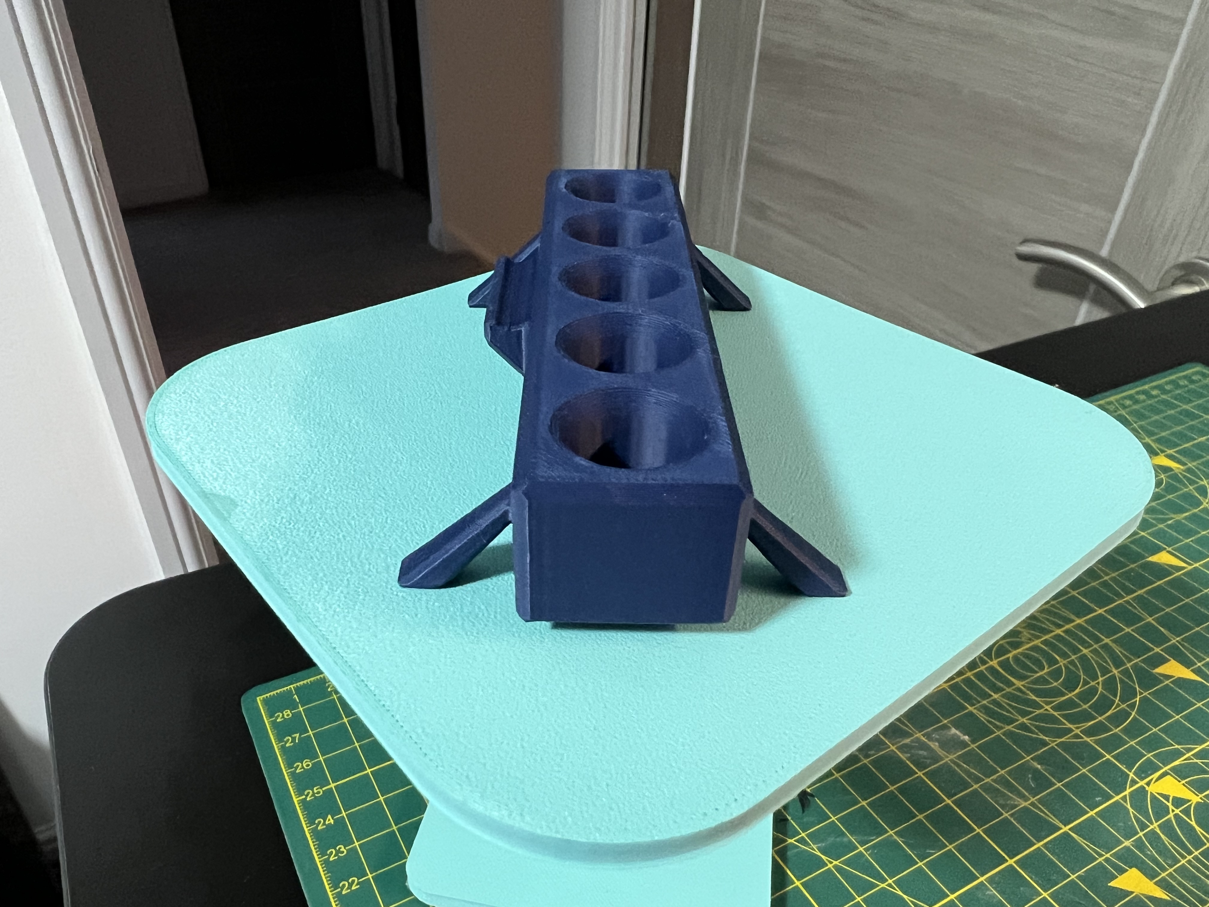 A Small Paint Holder for Acrylics by Peter Martin, Download free STL model
