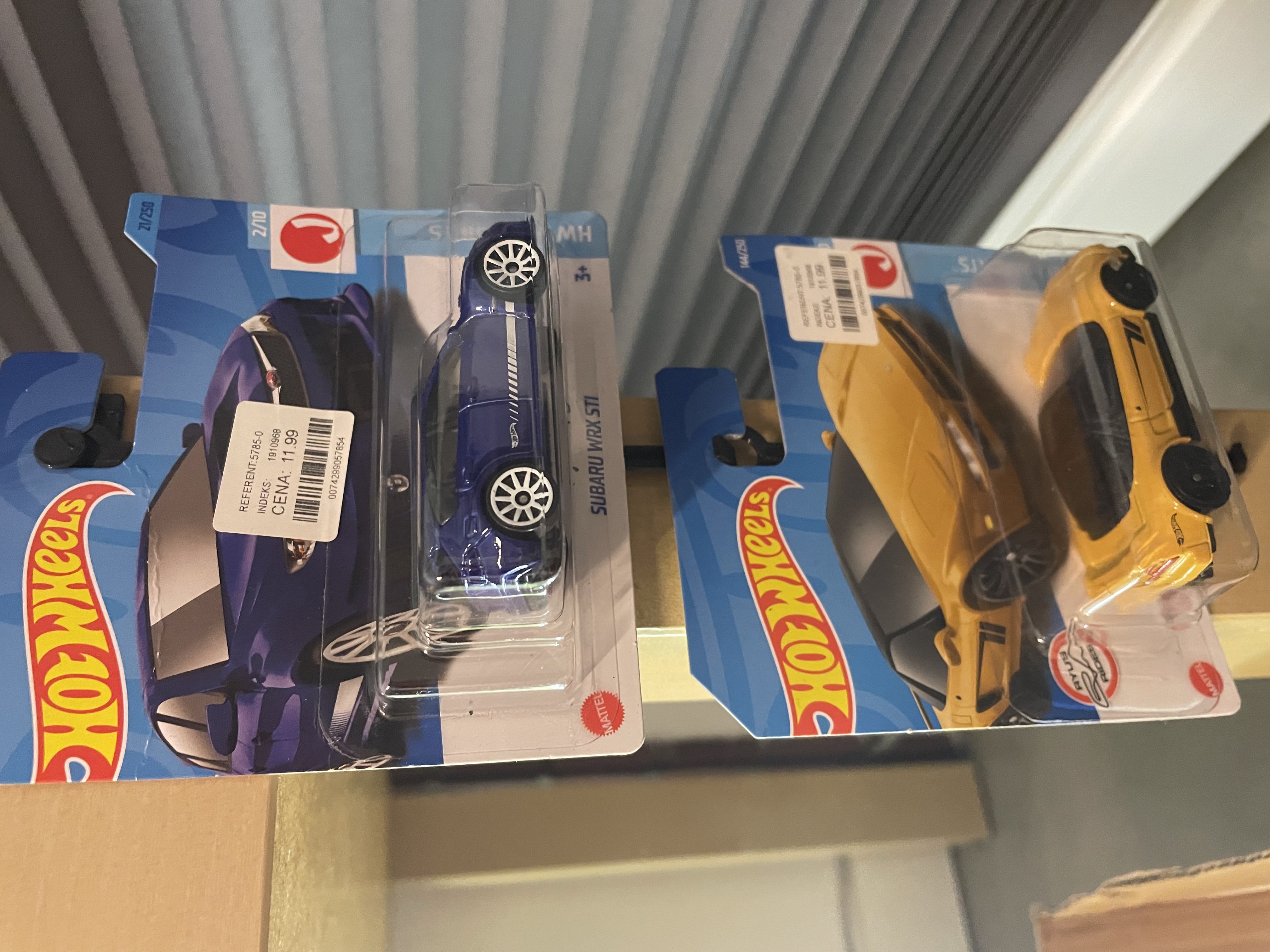 Small stackable HotWheels hanger