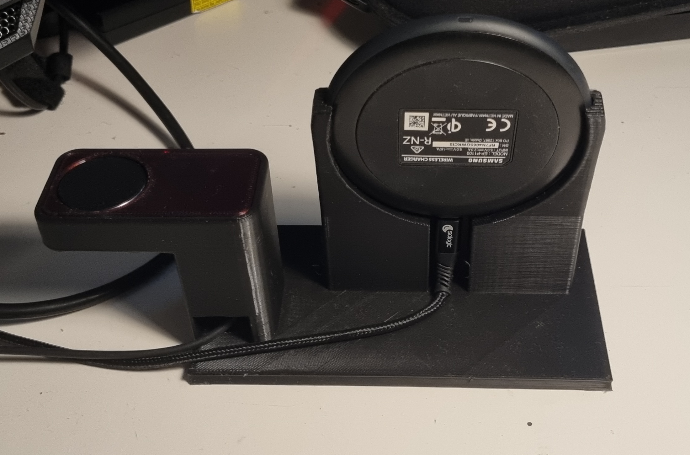 Wireless charging stand for phone and watch par THop3D | Téléchargez