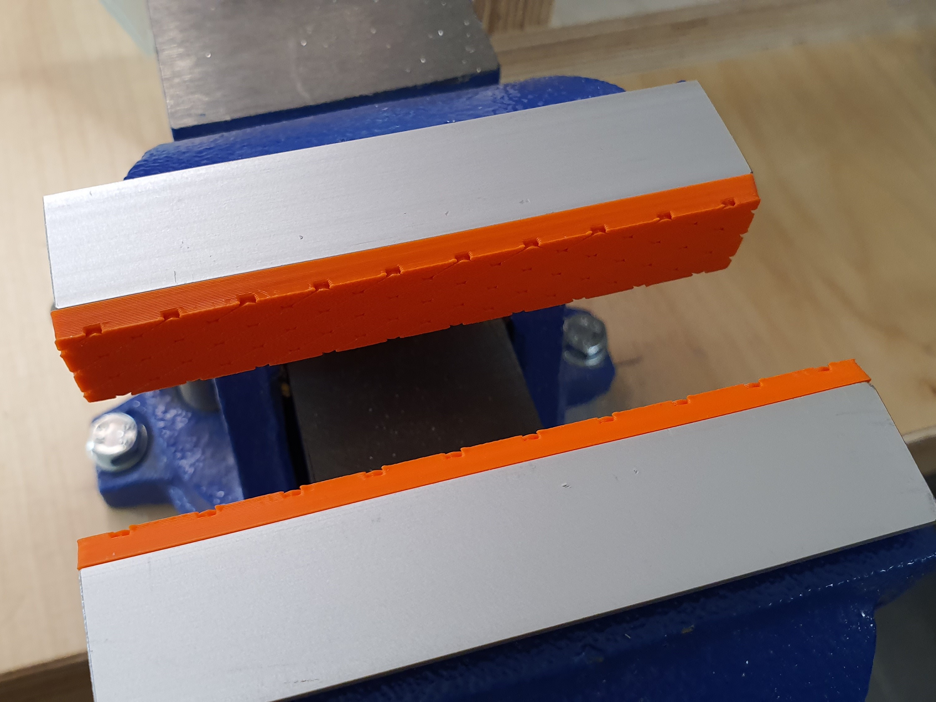 Bench vice Protective jaws by schiffersoft.de Download free STL