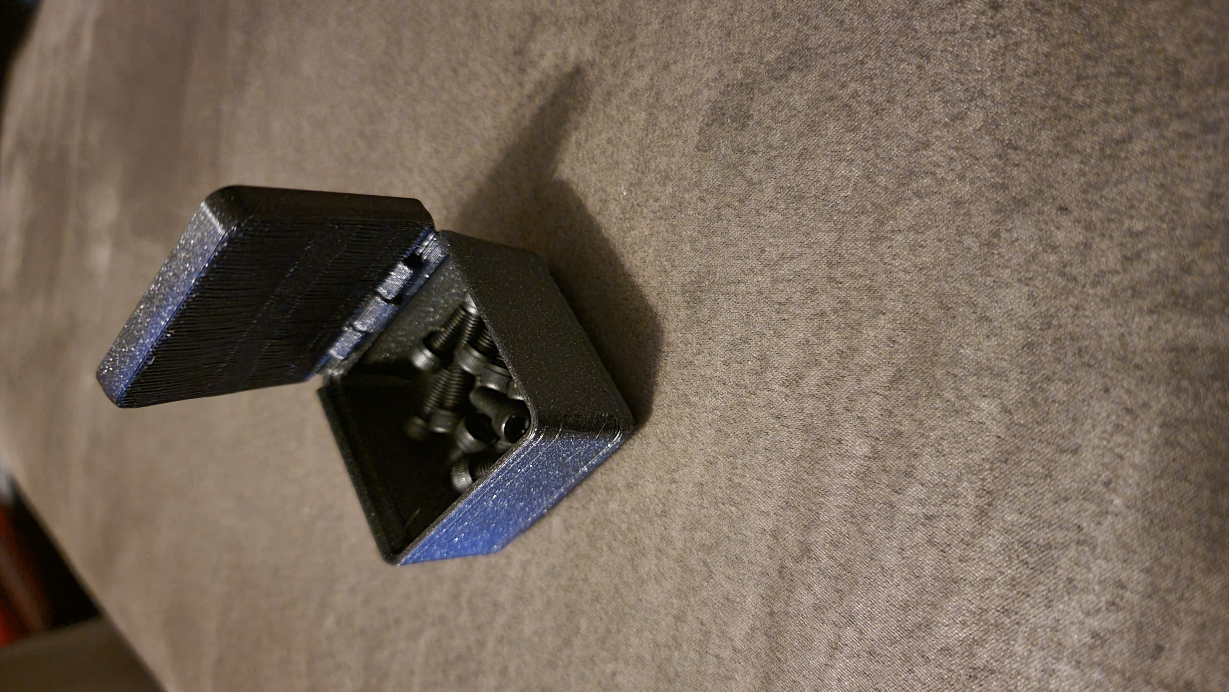 Gridfinity Bins with hinged lids