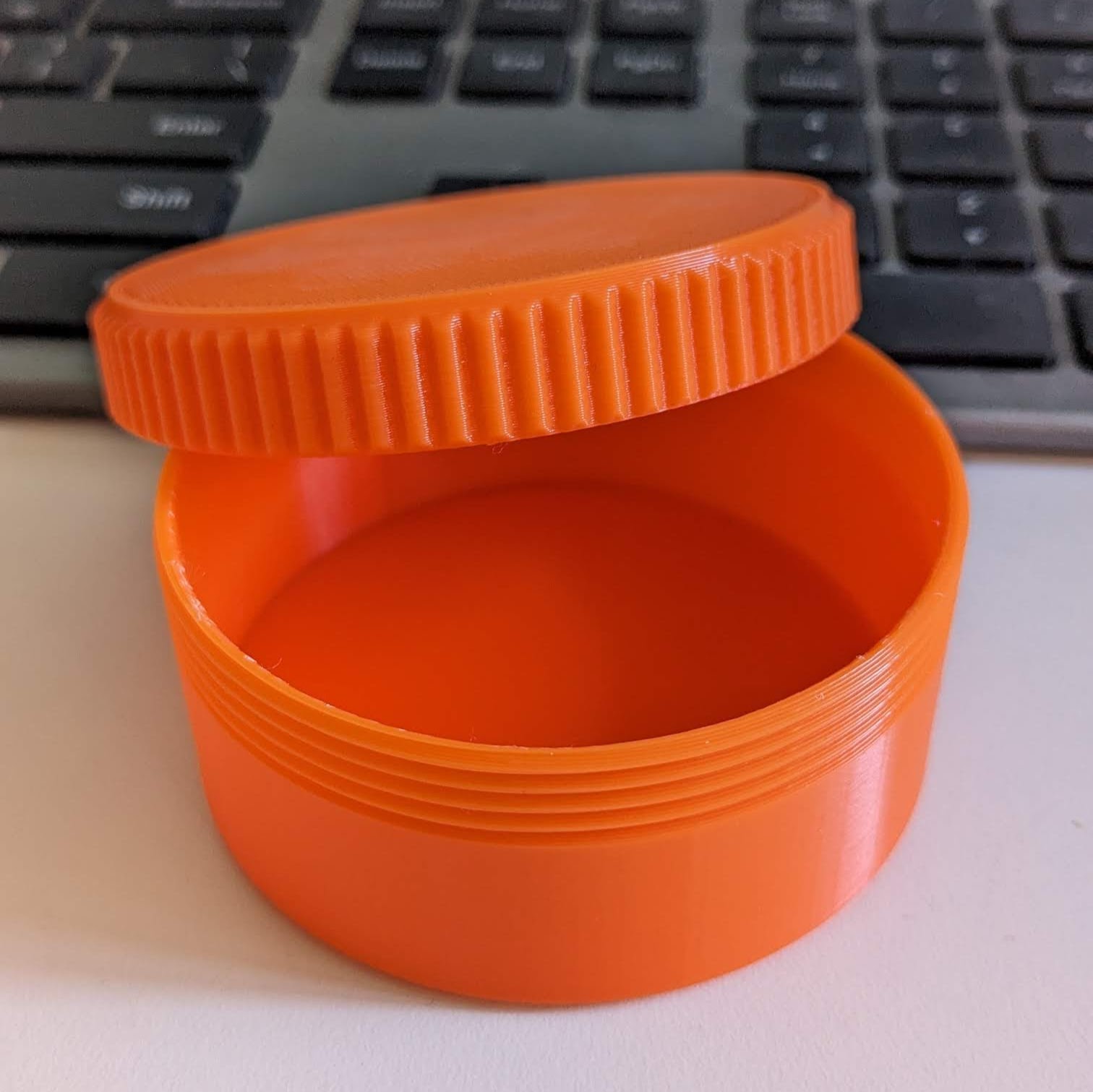 Round screw top container for Aeropress filters