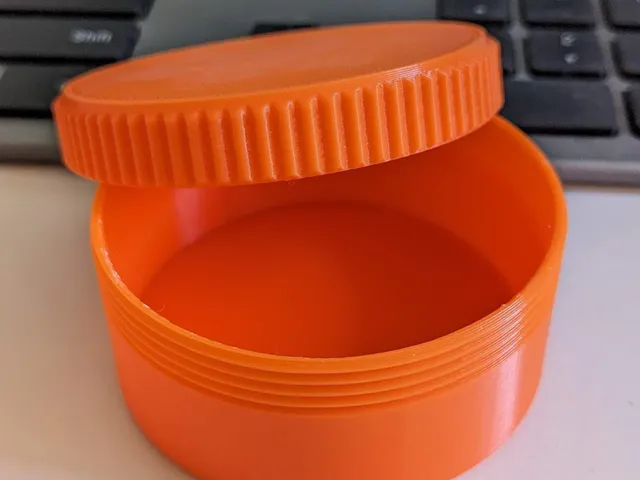 Round screw top container for Aeropress filters