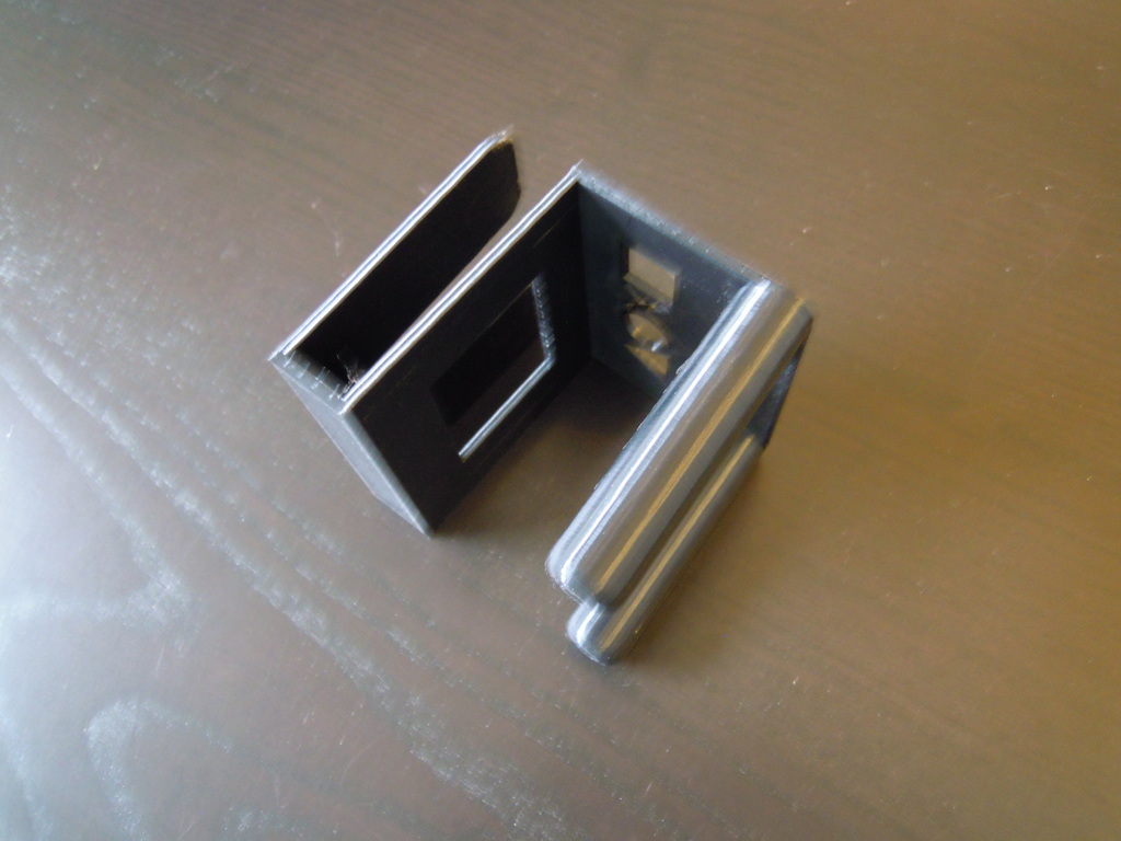 Miniatura 2 do modelo 3D PS4 Controller Holder Shelf