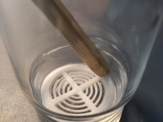 Toothbrush holder insert
