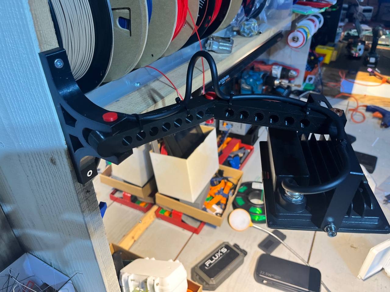 Miniatura 4 do modelo 3D LED Light Bracket for workshop