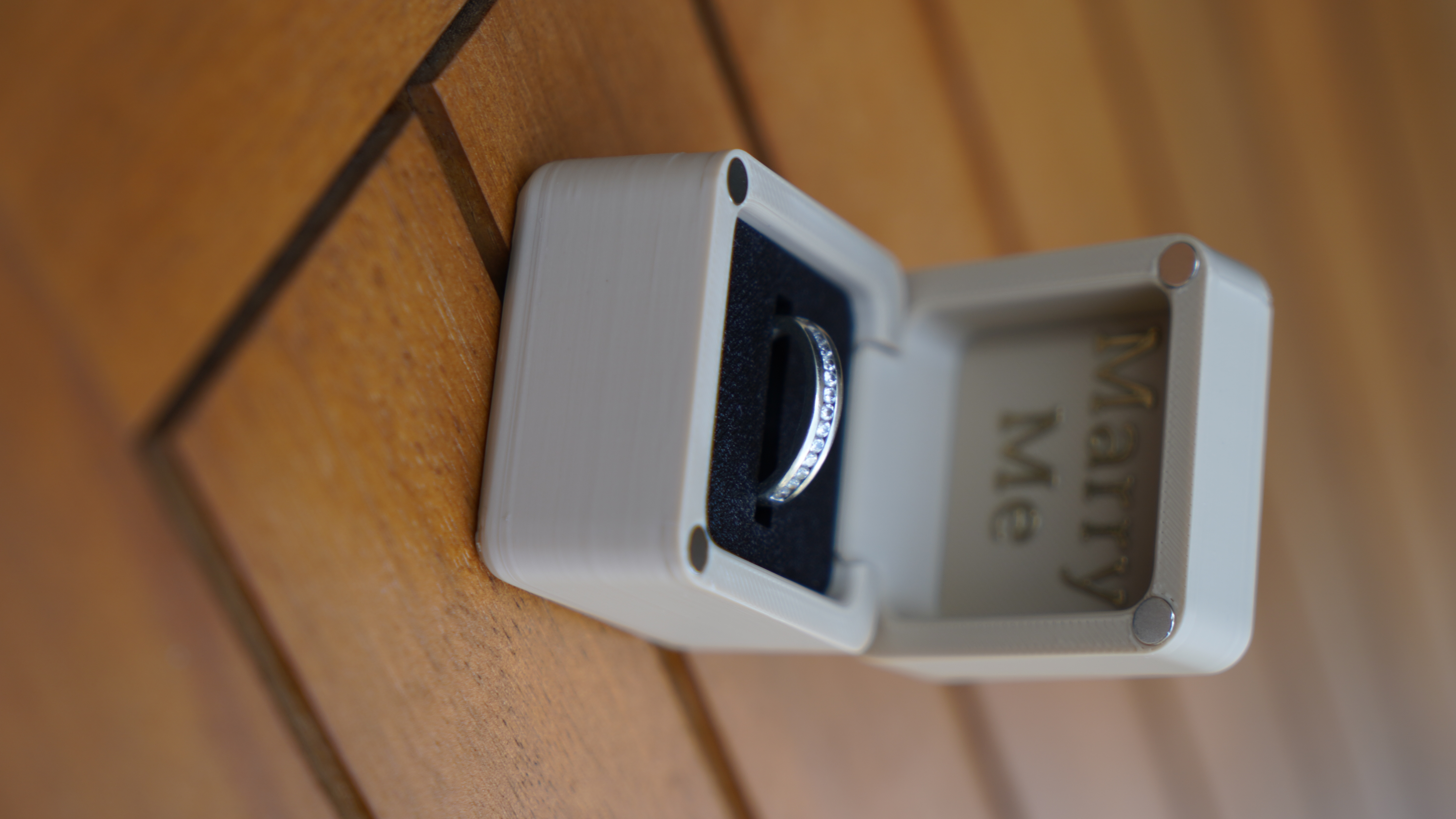 Engagement Ring Box - Modern, Minimalistic, no AMS
