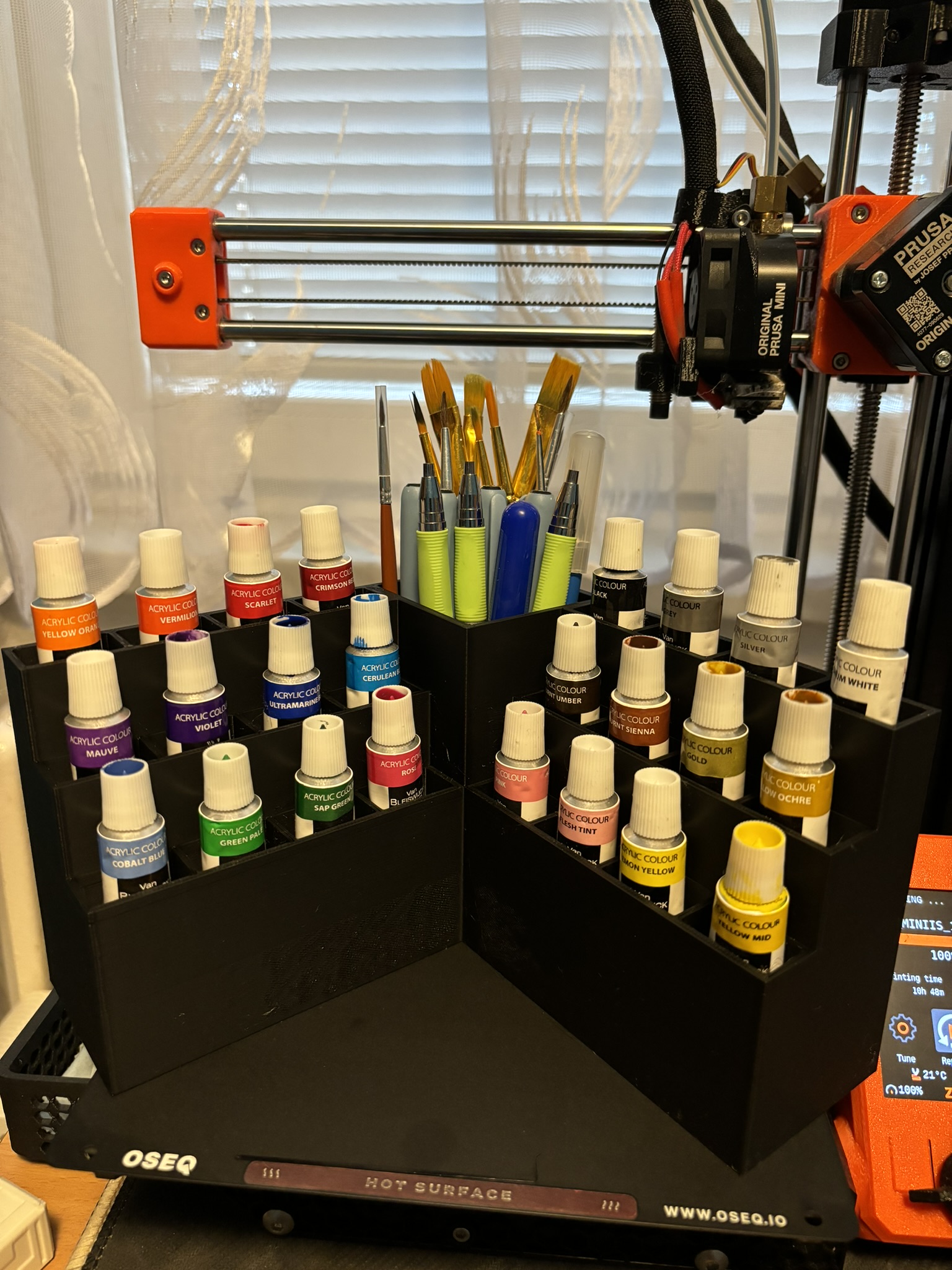 Acrylic paint tubes and brushes holder