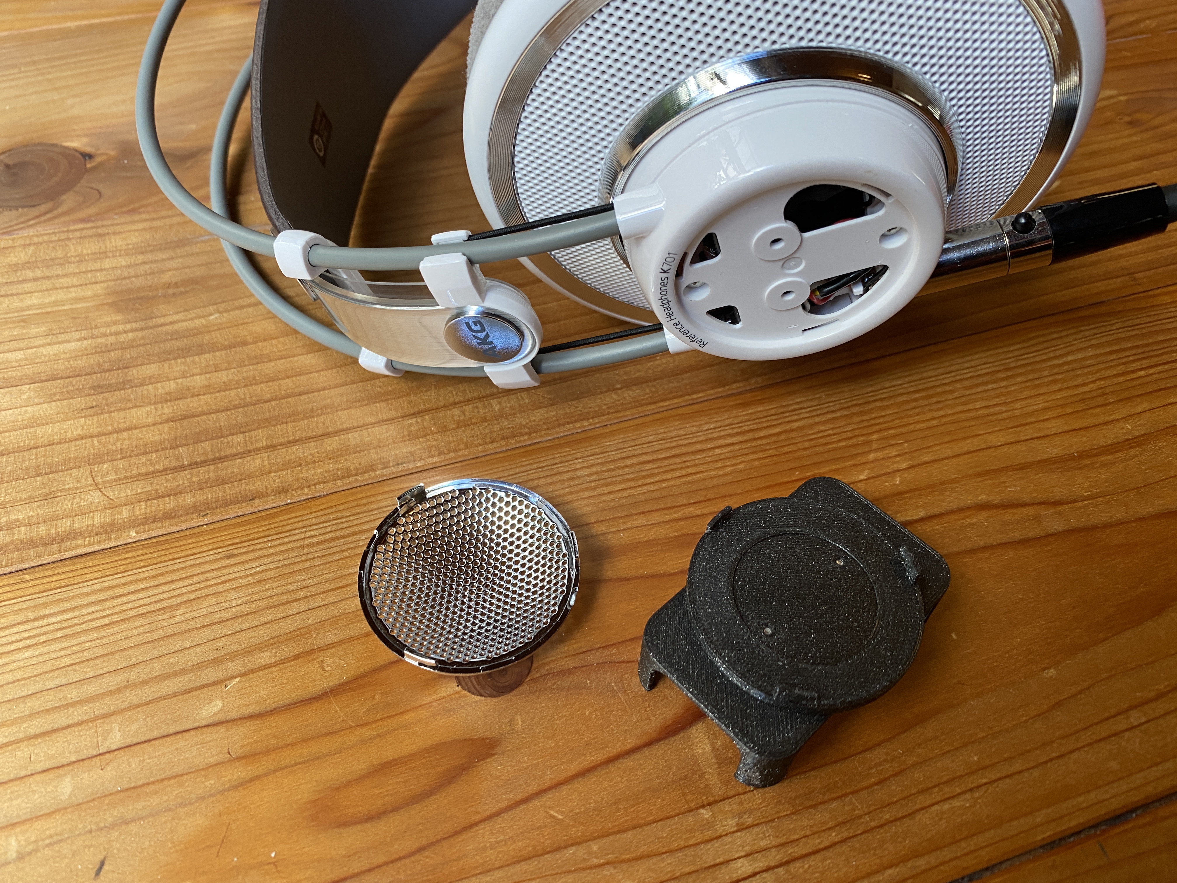 Miniatura 2 do modelo 3D Headphone bluetooth receiver holder