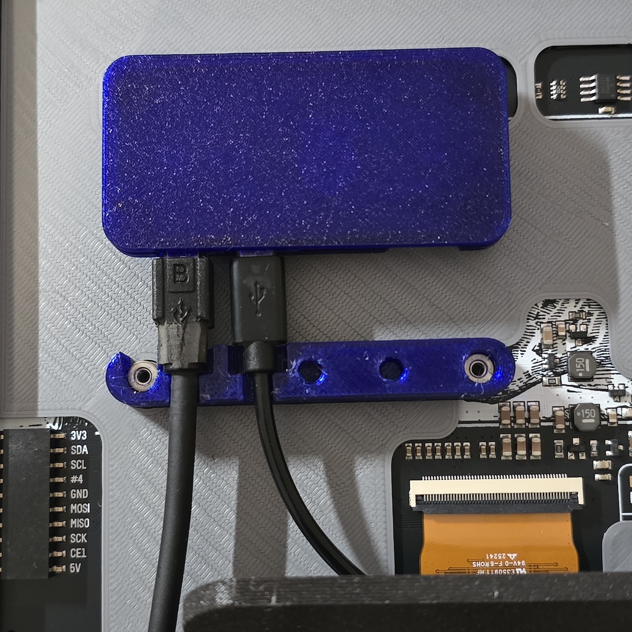 Raspberry Pi Zero 2 W screwless slim case closed bottom