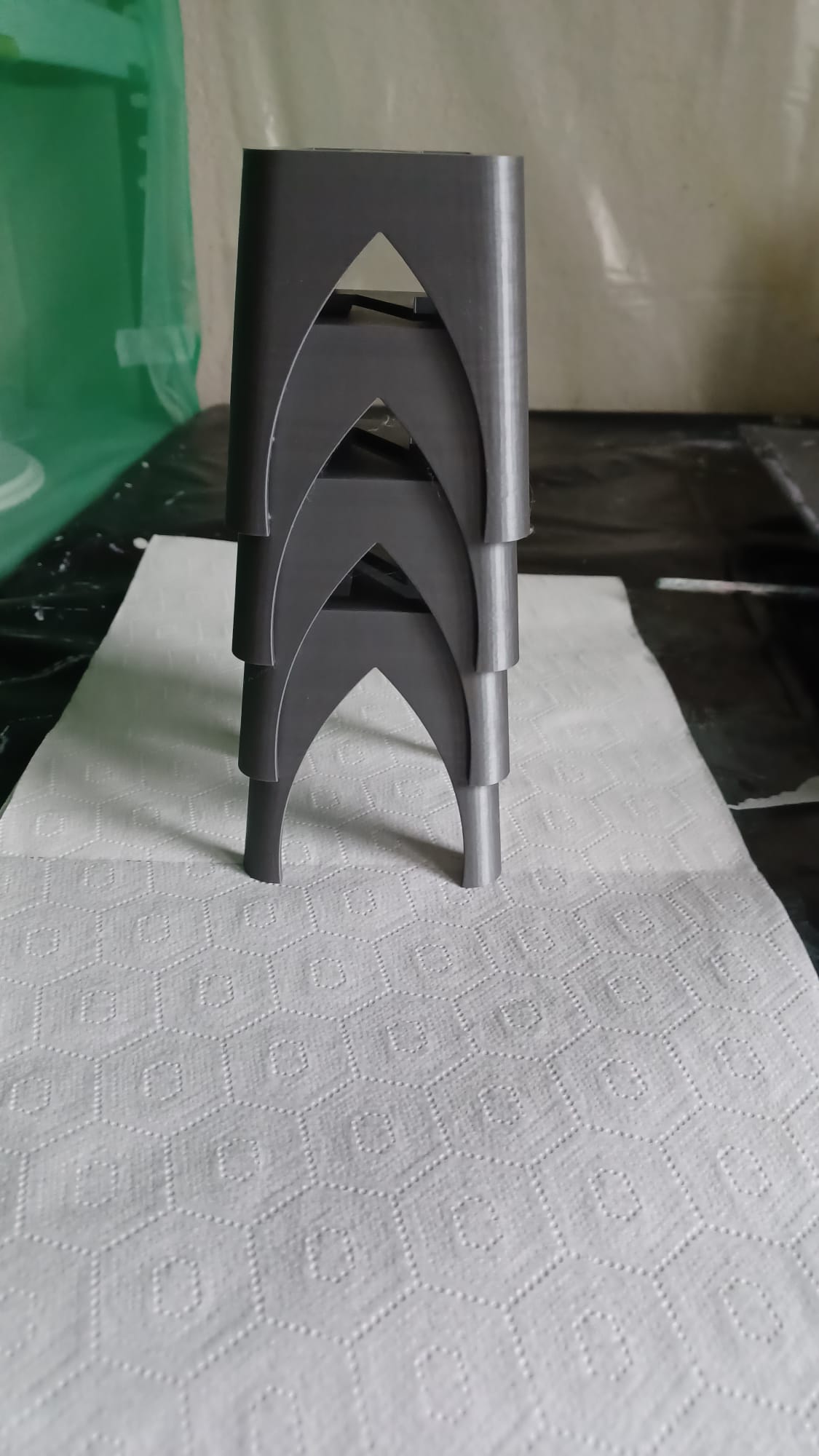 Extremely resistant support for painting and pouring. Stackable by ...