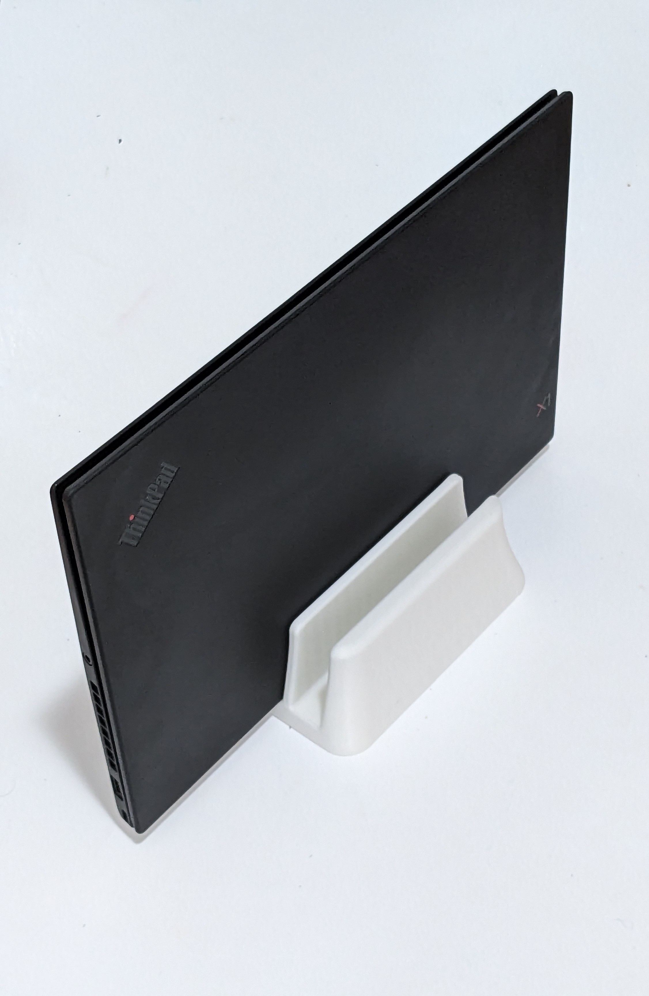 Minimalist Vertical Laptop Stand - DUAL SLOT VERSION (2x 18mm)