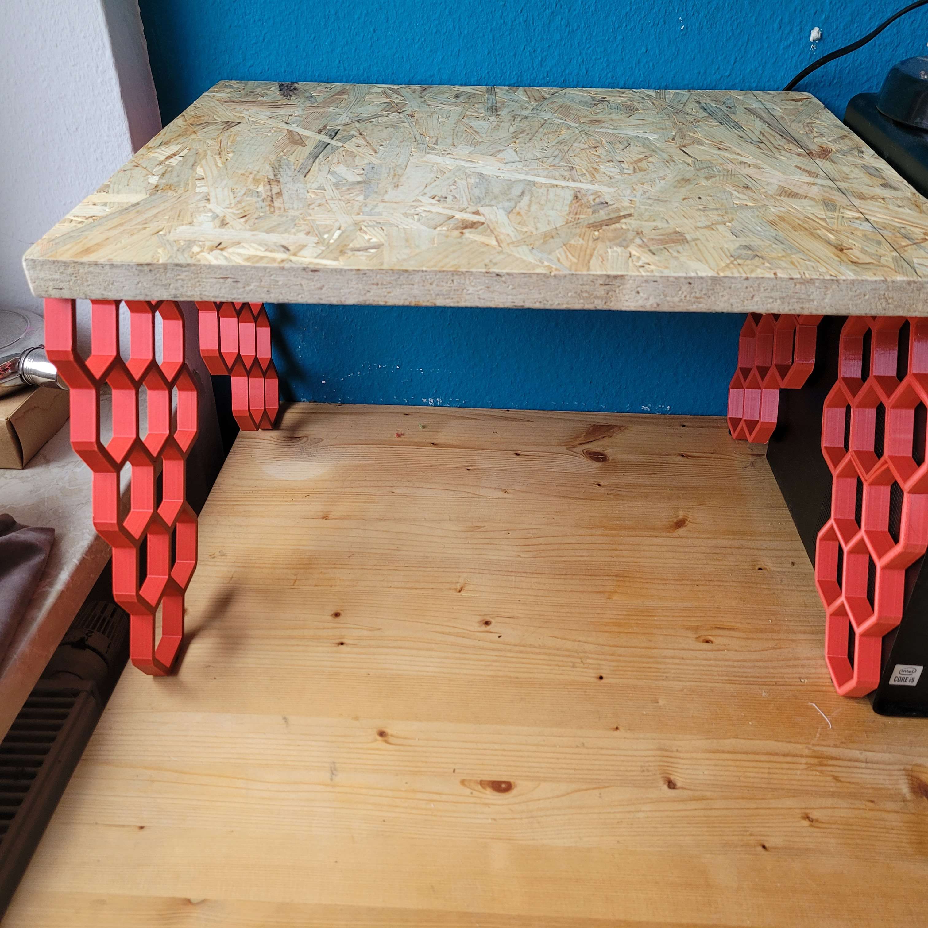 Hexagonal tablelegs for deskorganizer