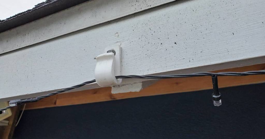 Christmas Light Hooks Permanent by shermluge Download free STL model