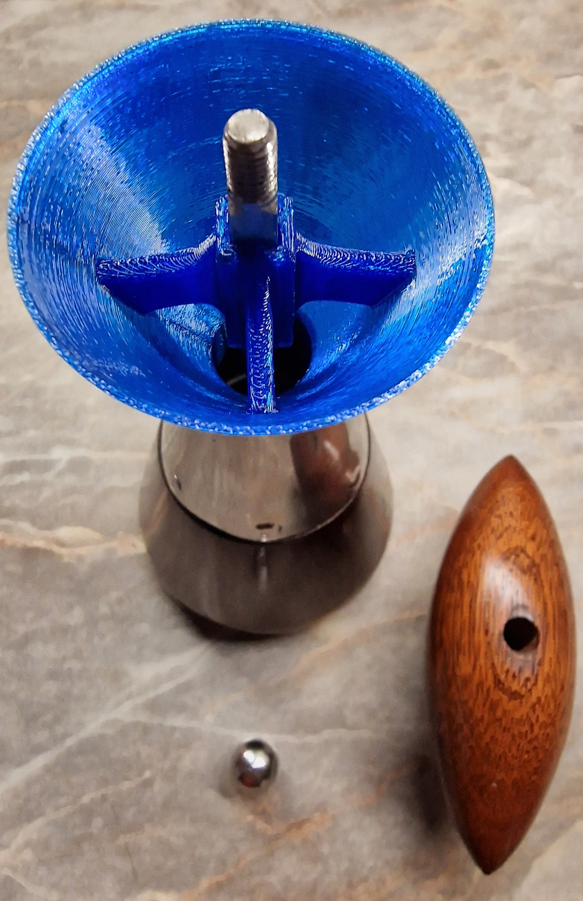 Trychtýř pro mlýnek na pepř. Funnel for pepper mill. by Libor Martinec