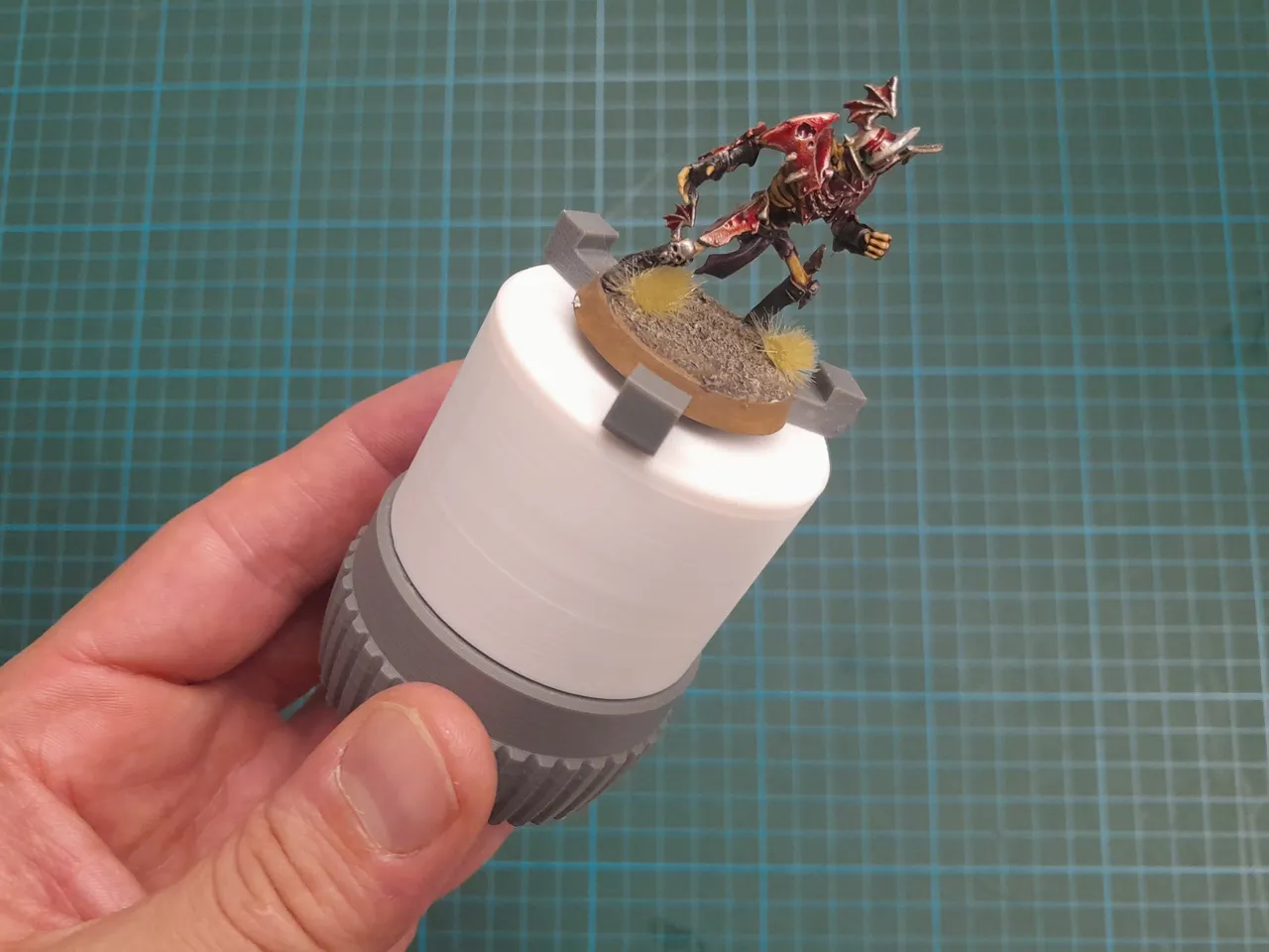Vise Miniature Holder For Painting by 3D Printing Dude