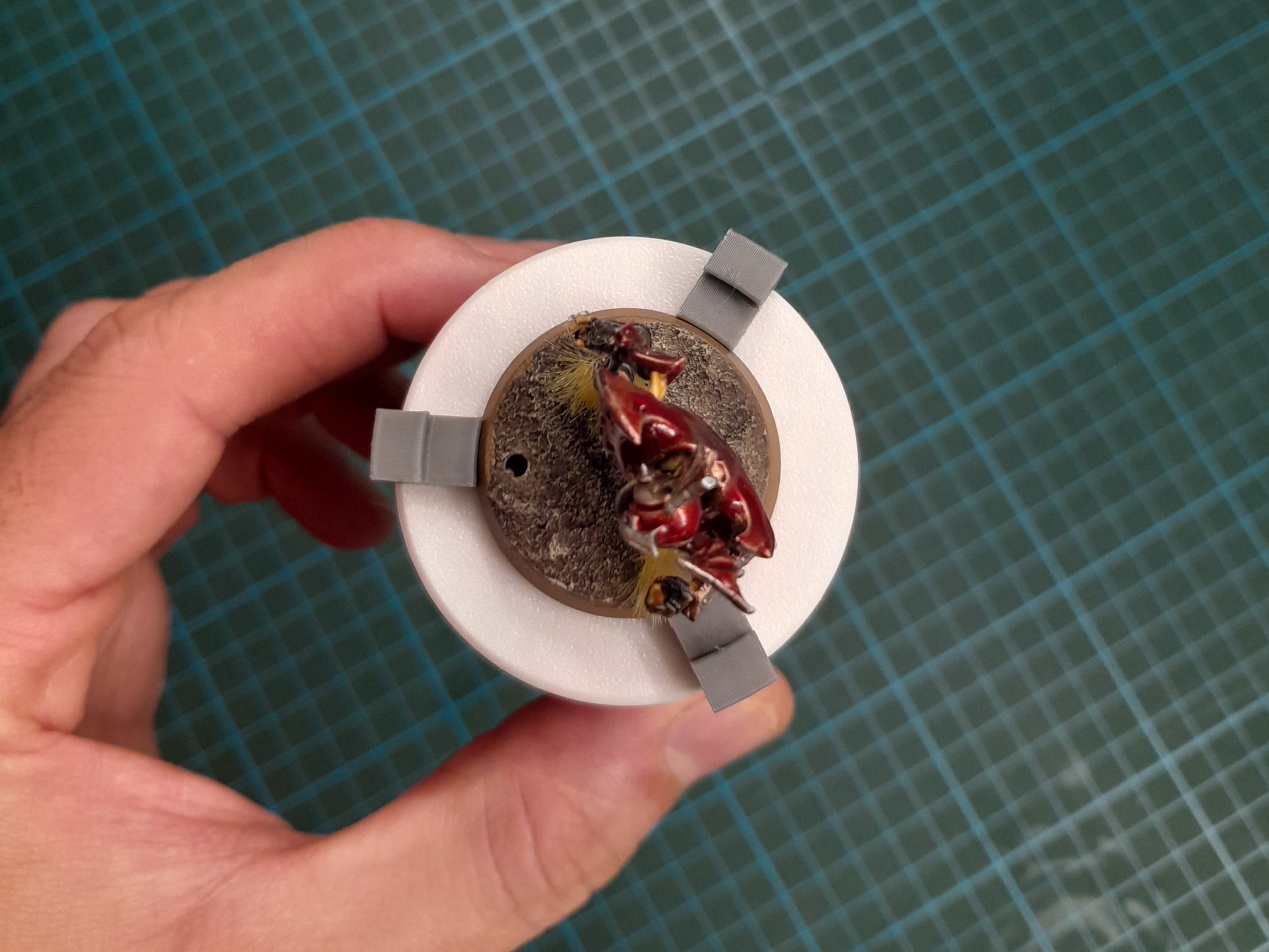 Vise Miniature Holder For Painting Da 3D Printing Dude Scarica Il vise-miniature-holder-for-painting-da-3d-printing-dude-scarica-il