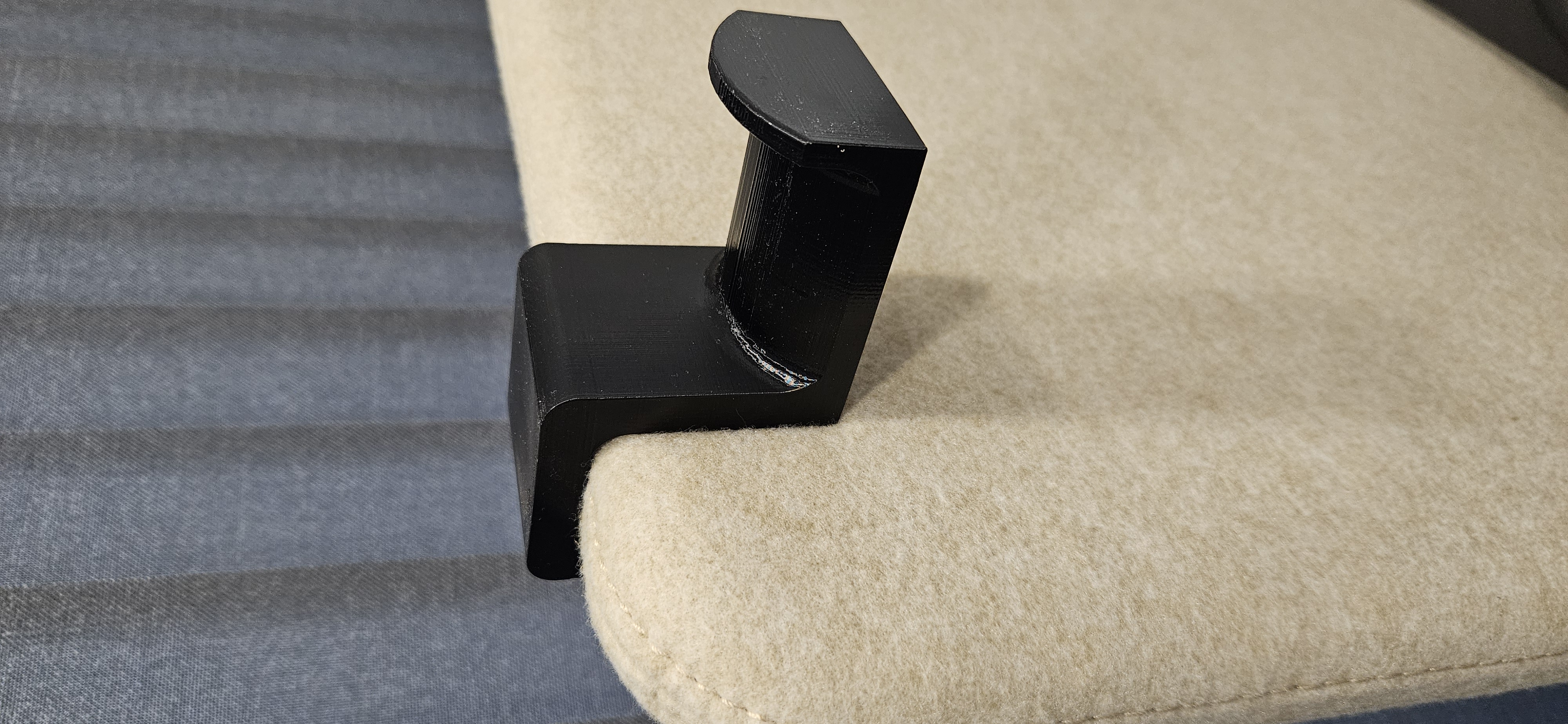 Headset mount for acoustic cubicle walls