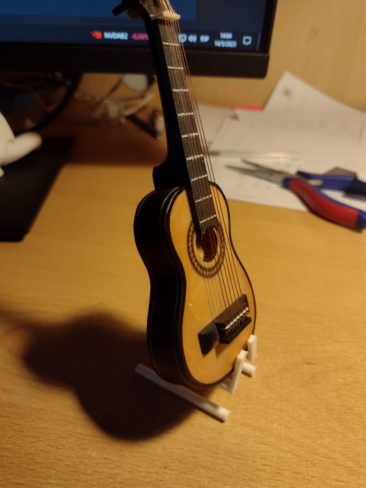 tiny support for mini guitar
