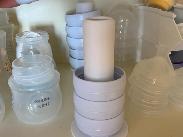 Philips Avent bottle Cap holder