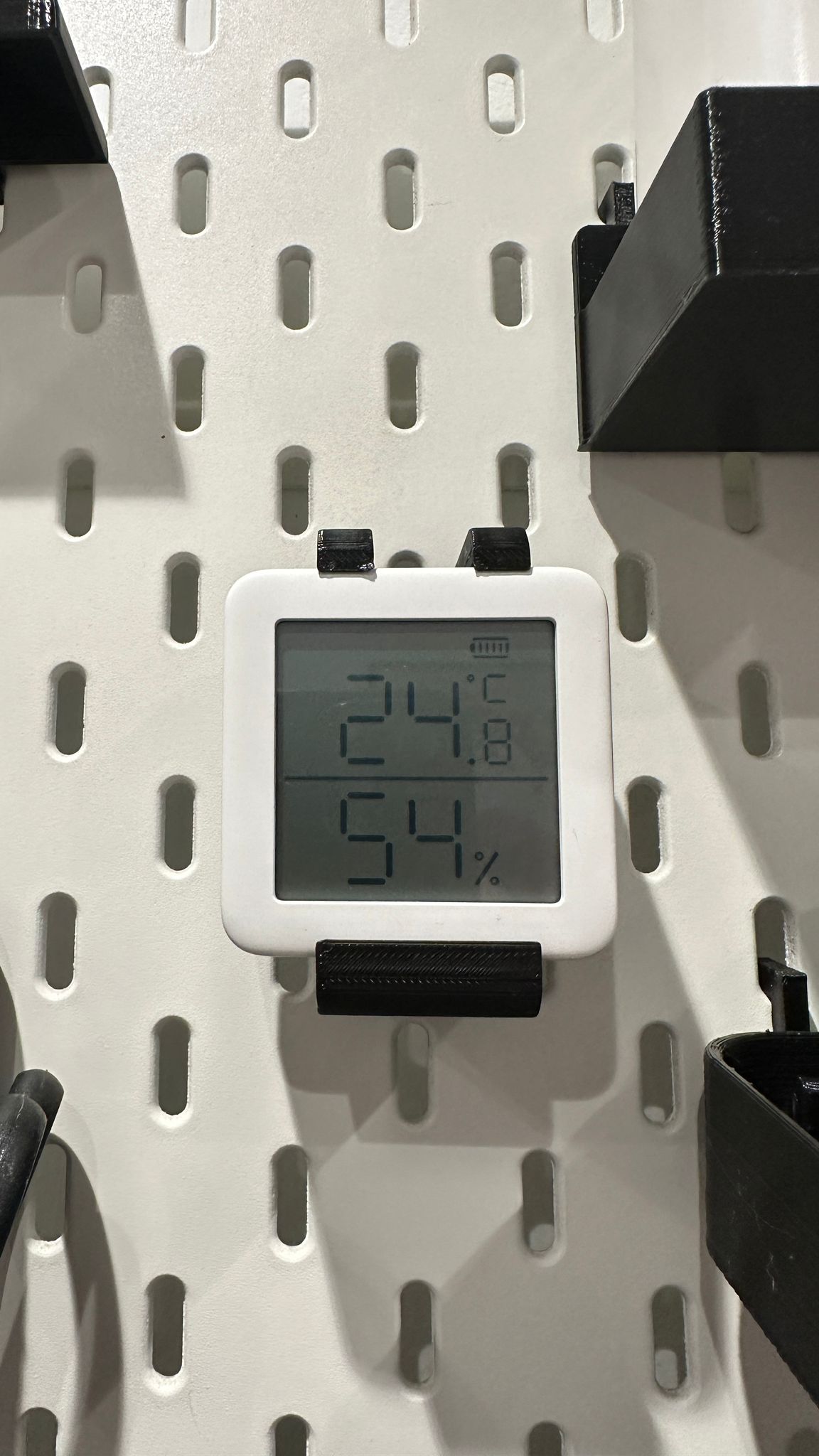 Soporte Skadis para SwitchBot - Termohigrómetro // Skadis Support for SwitchBot - Thermohygrometer
