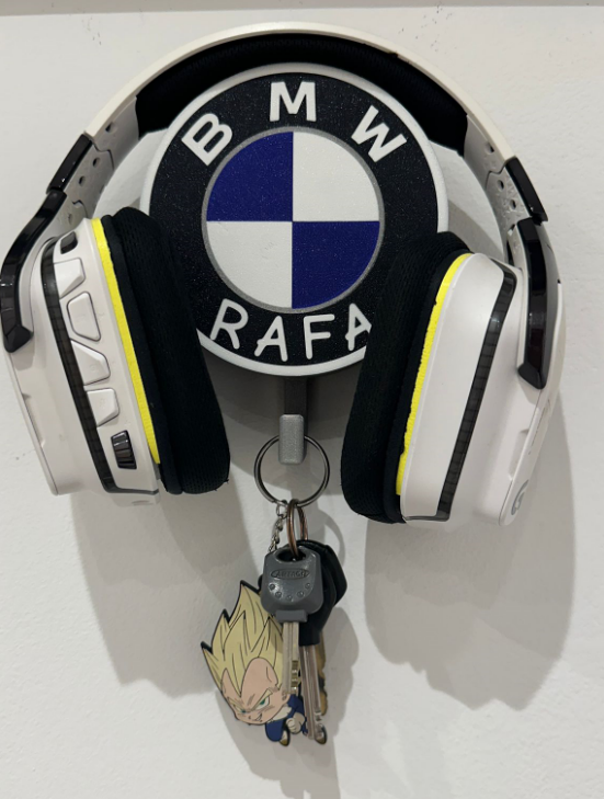 Soporte de Auriculares y Llaves con logo BMW // Headphone and Key Holder with BMW logo