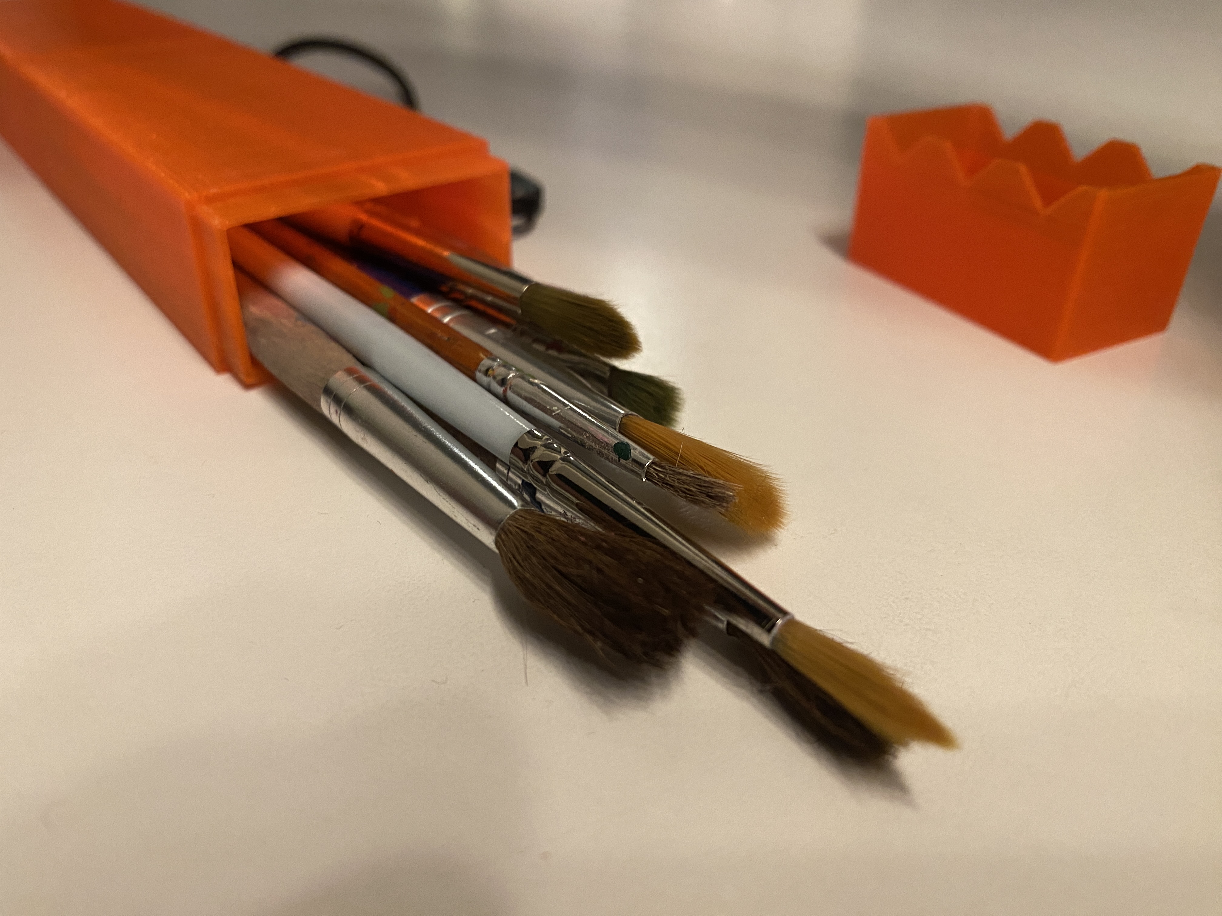 Quiver for paint brushes