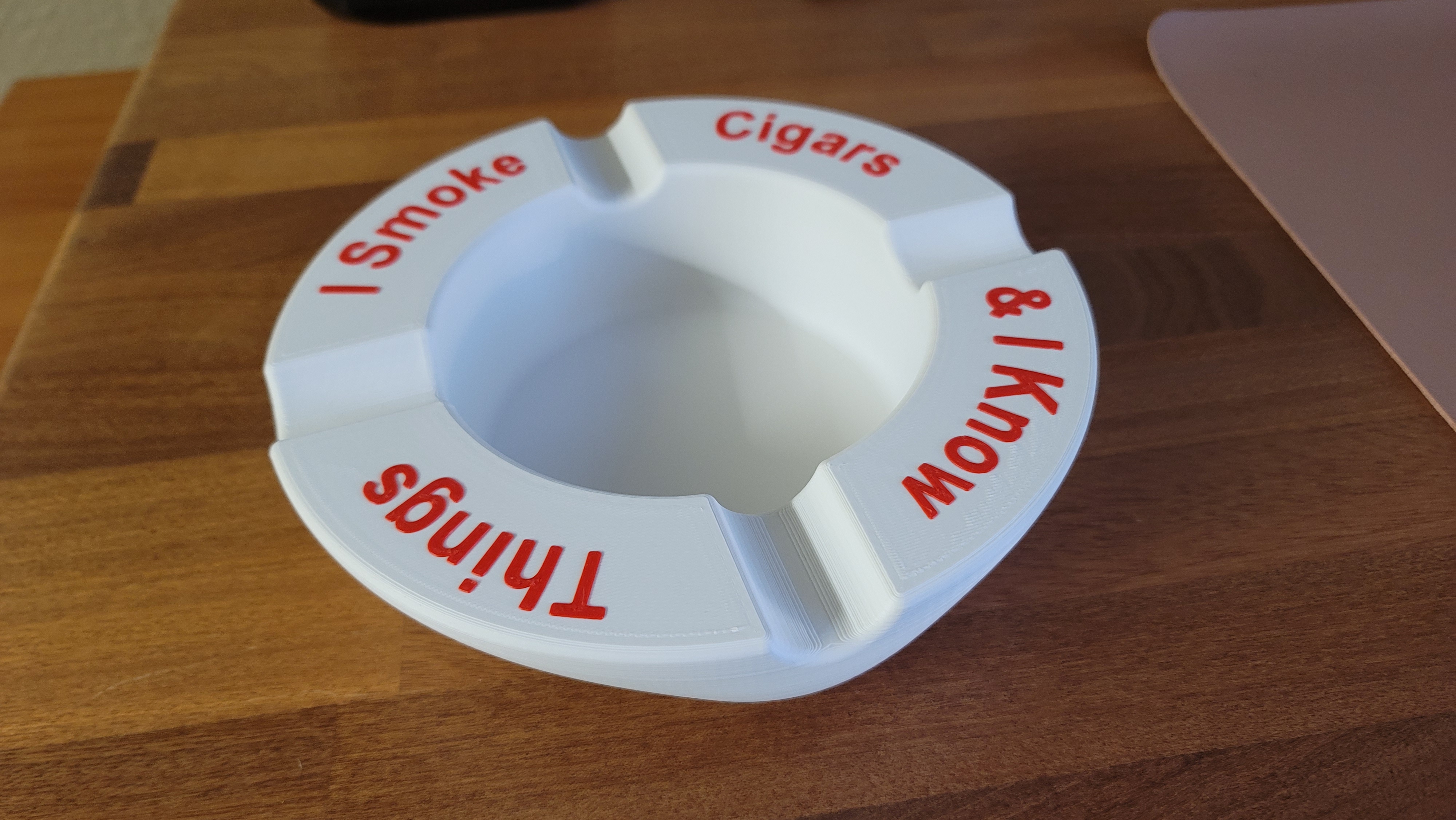 Miniatura 2 do modelo 3D Cigar Ashtray
