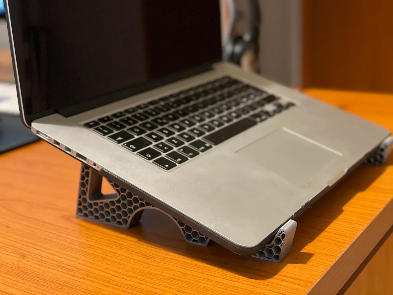 Laptop Stand by The Mabur, Download free STL model