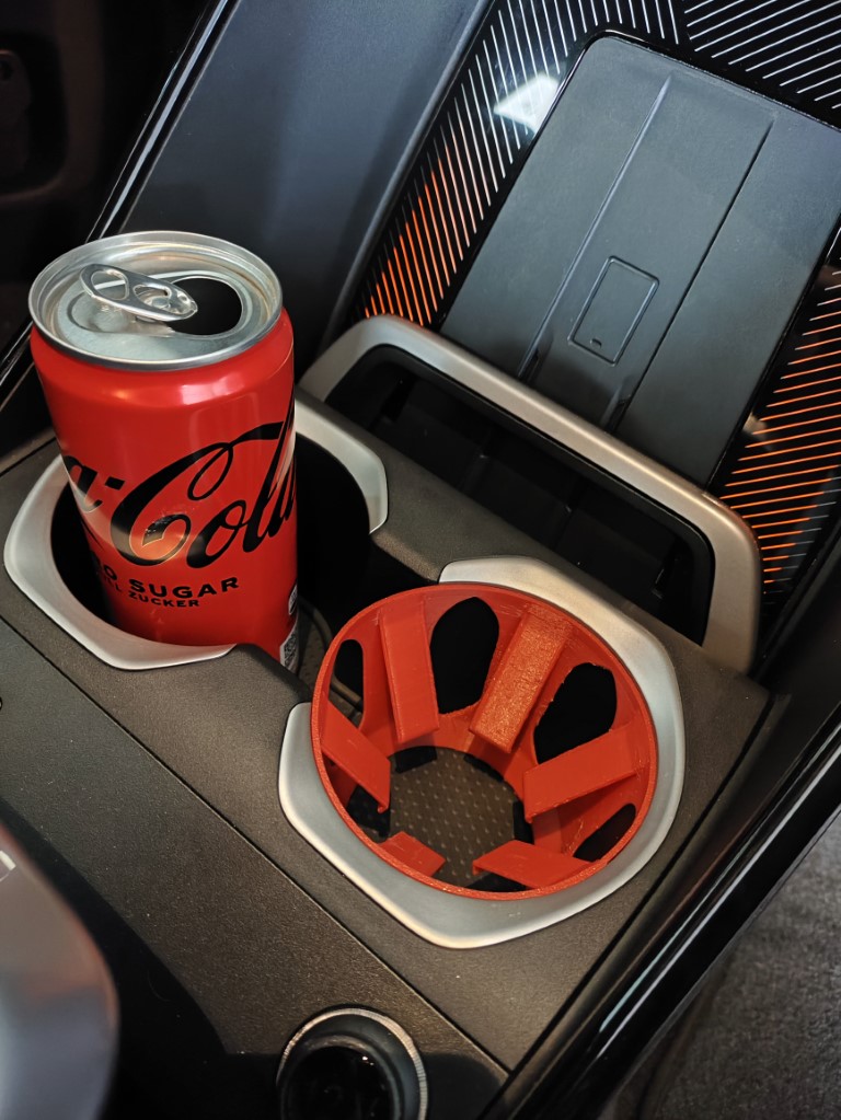 BMW iX1 Cup holder (Getränkehalter) von Inspir0n, Kostenloses STL-Modell  herunterladen