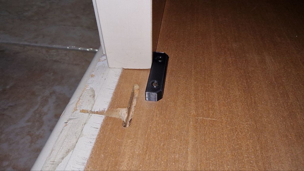 Ferma ante per armadio - Door stop for wardrobe