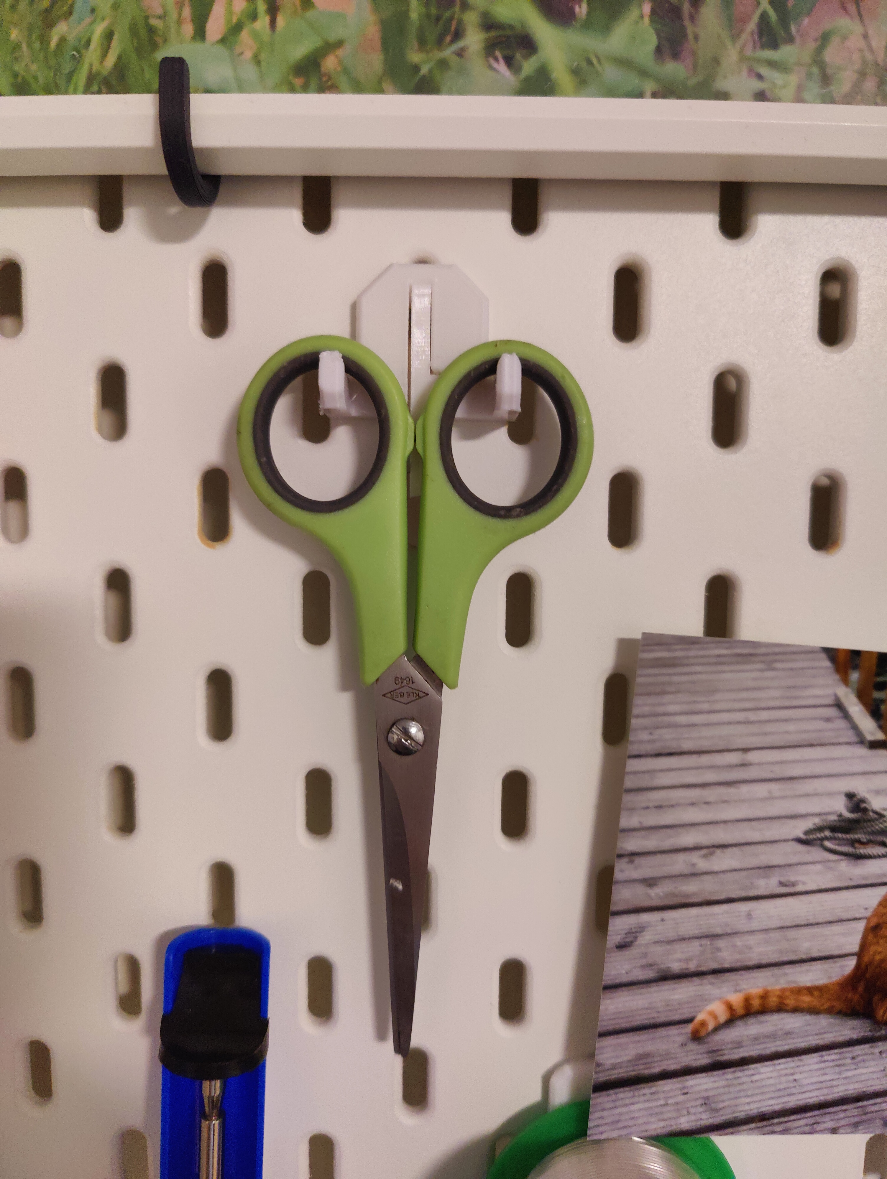 Skadis/ SKÅDIS scissor holder 3D model thumbnail