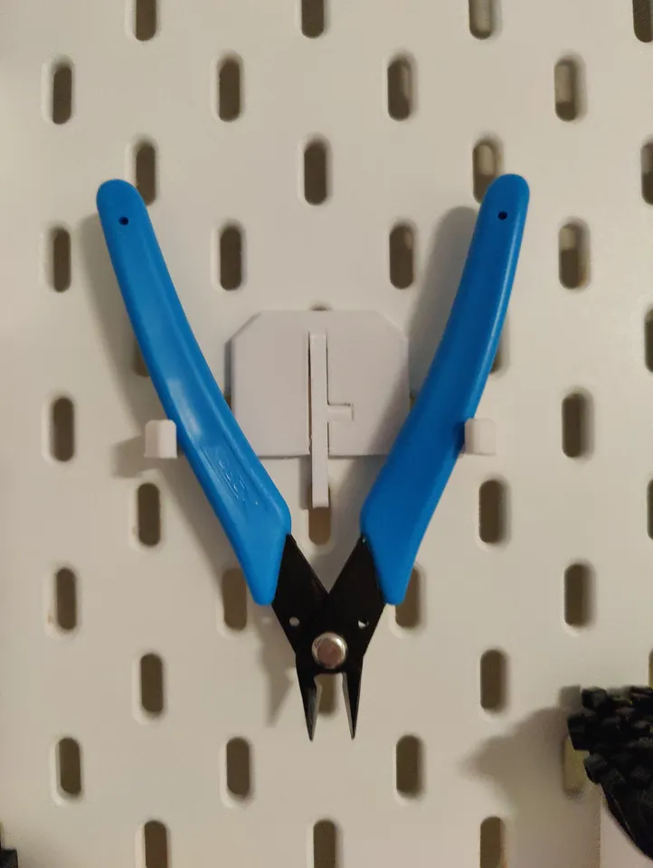 Pliers holder for Ikea SKÅDIS by ByteSlinger, Download free STL model