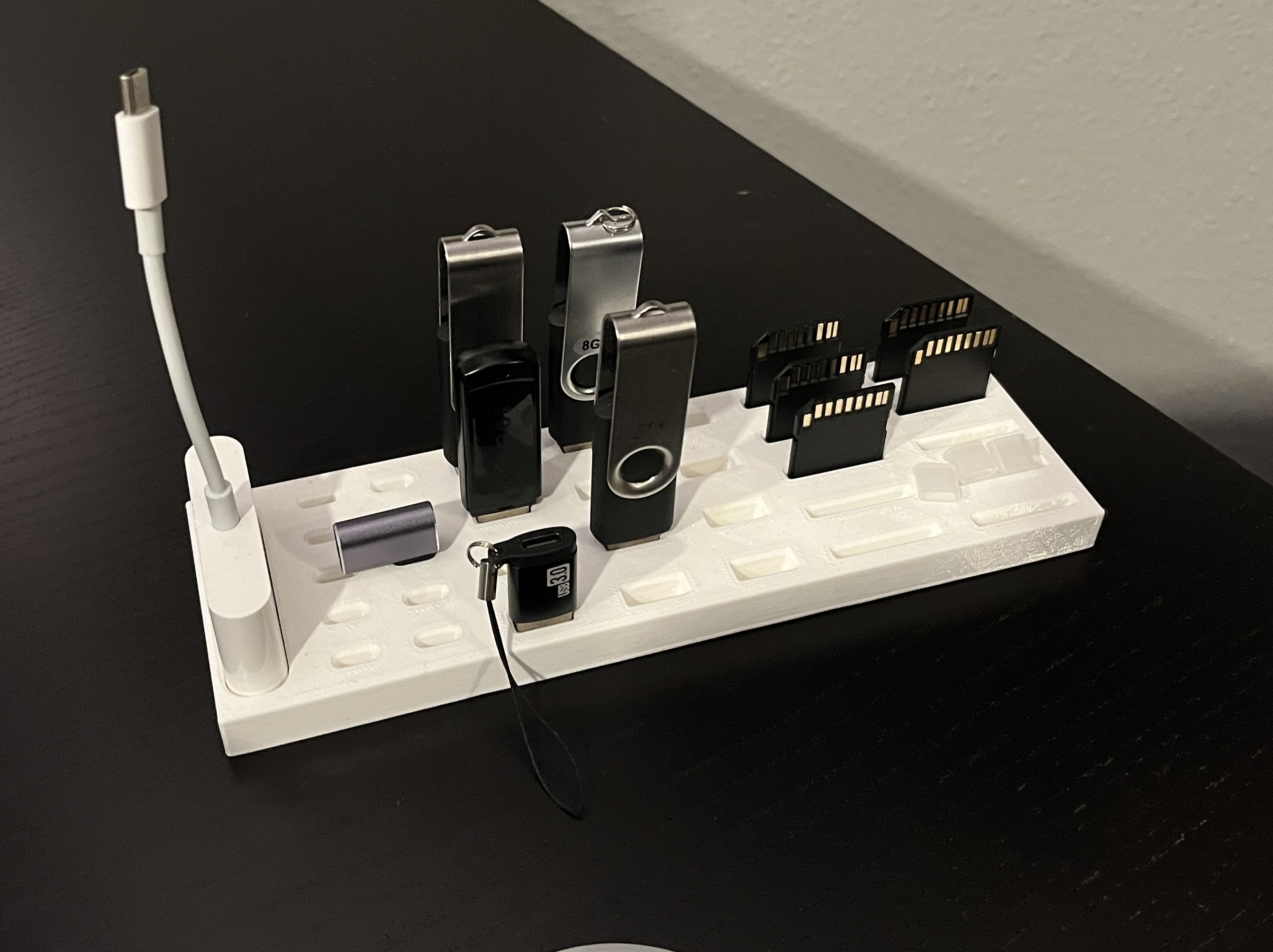 USB C / USB A / SD Card Organizer
