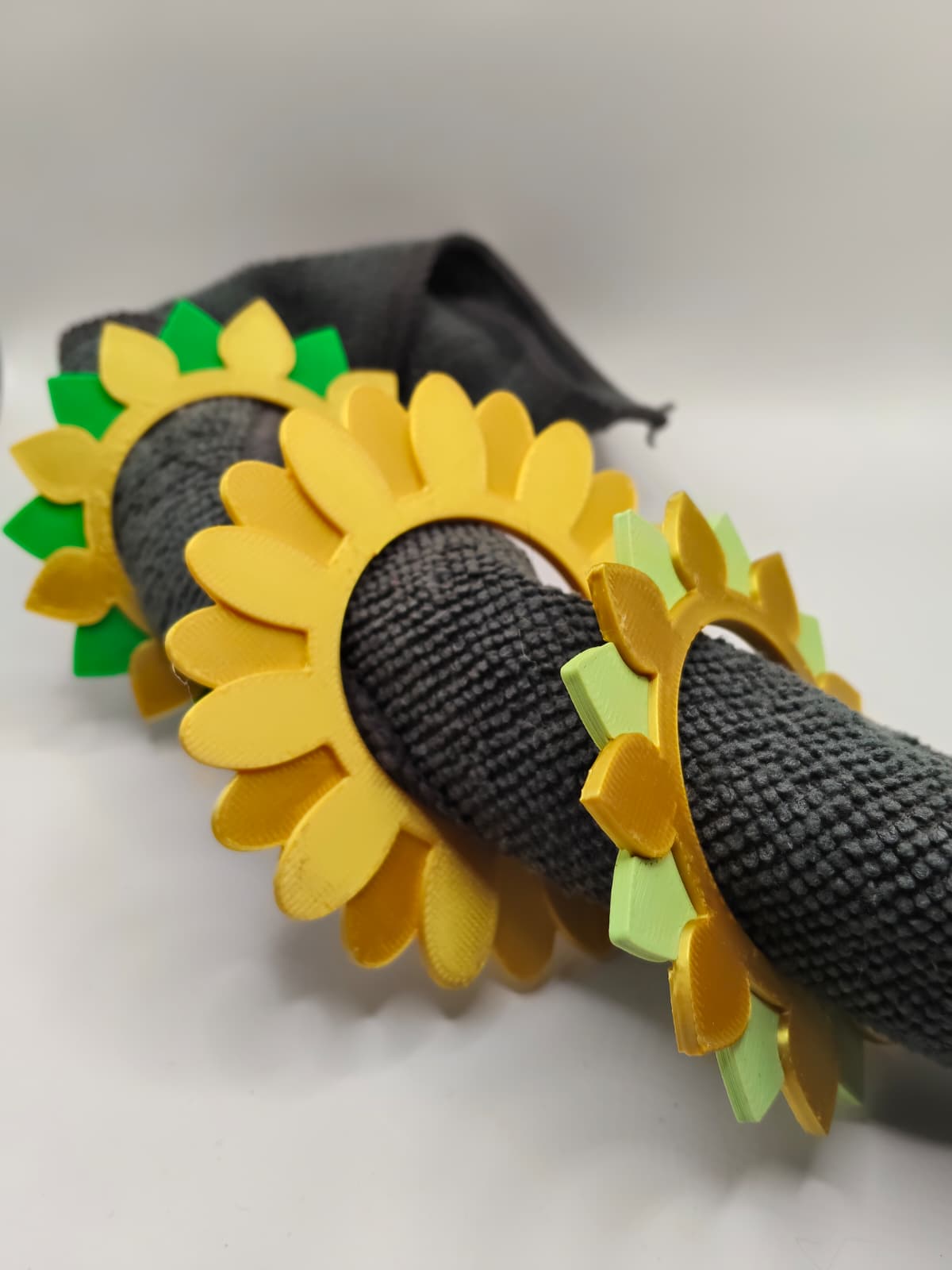 Flower napkin rings