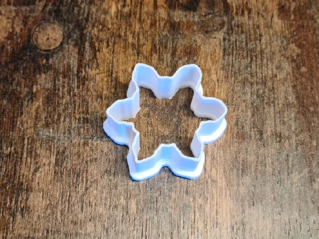 Christmas: snowflake cookie cutter small