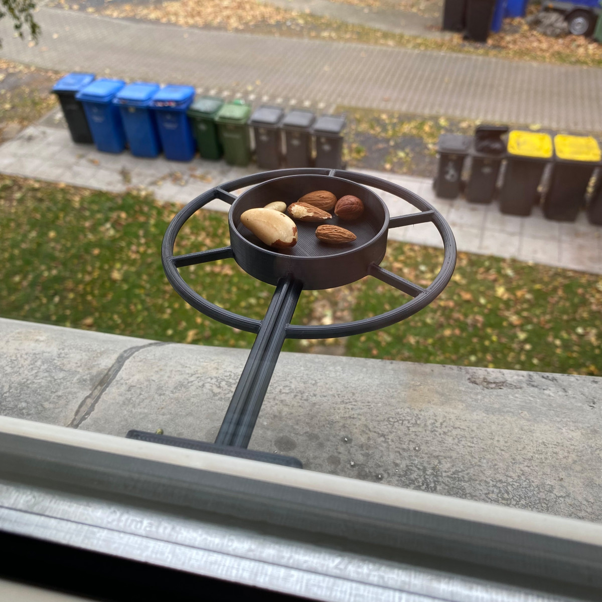 Miniatura 2 do modelo 3D Window bird feeder