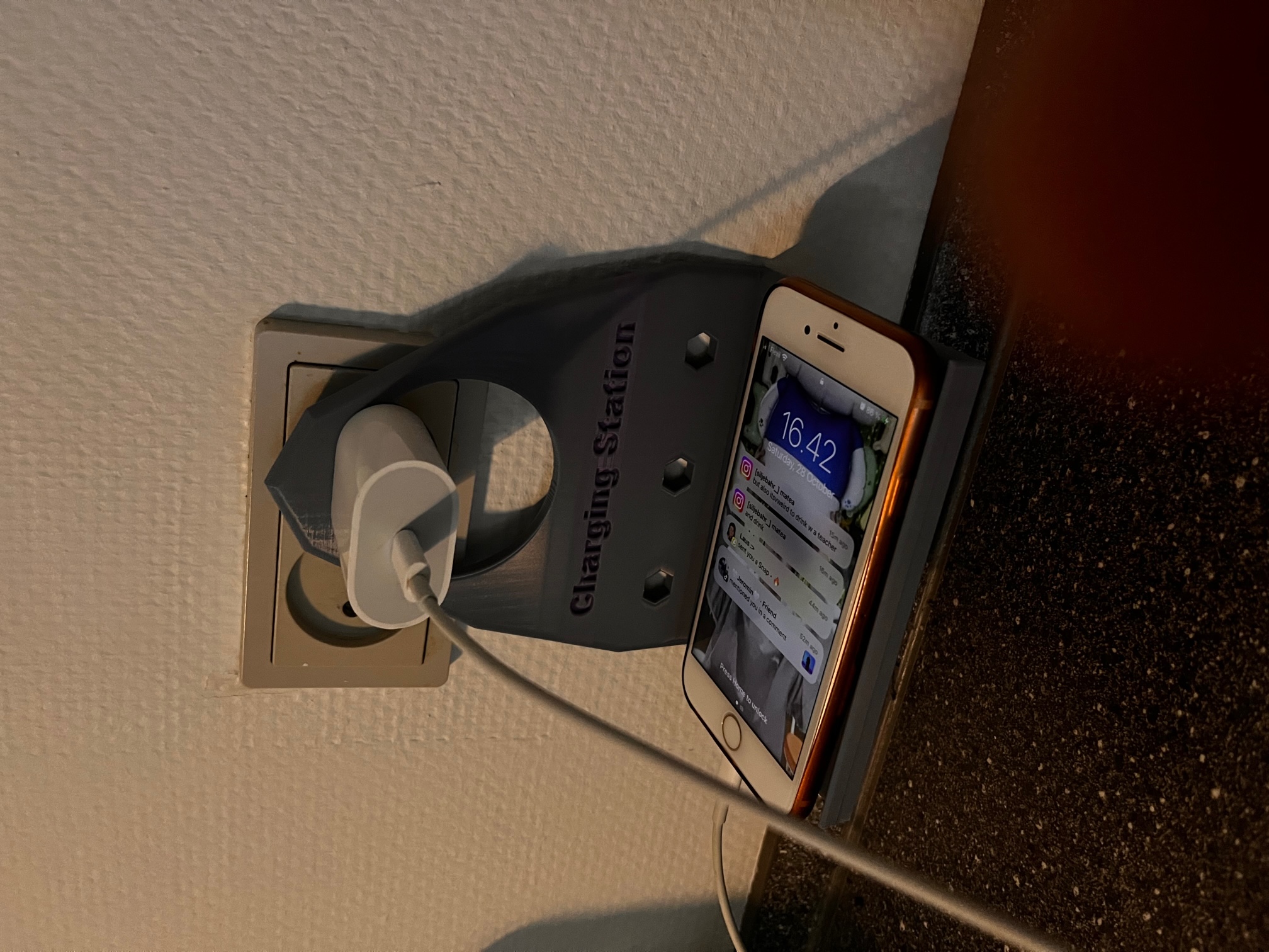 charging-station-por-dinozzo-descargar-modelo-stl-gratuito