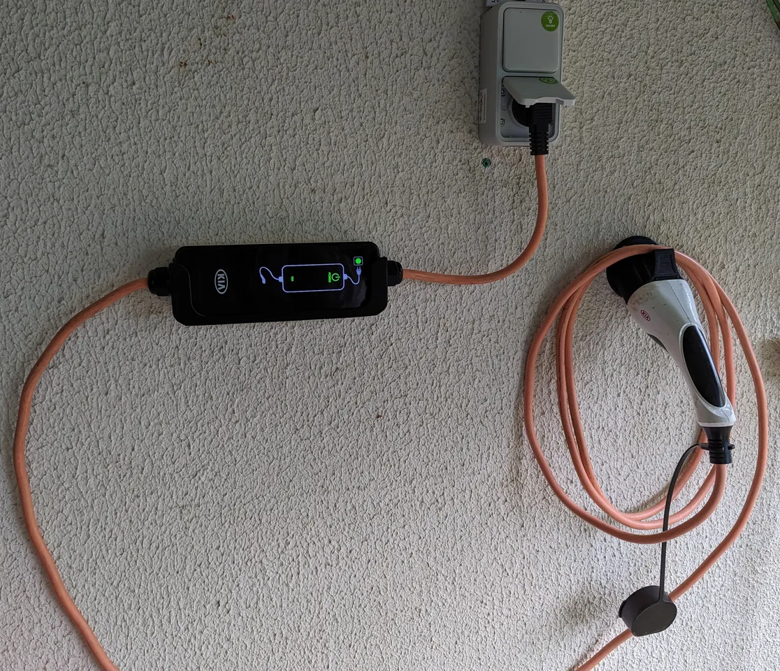 Kia (e-Niro) mobile charger horizontal support da Samoth47, Scarica il  modello STL gratuito