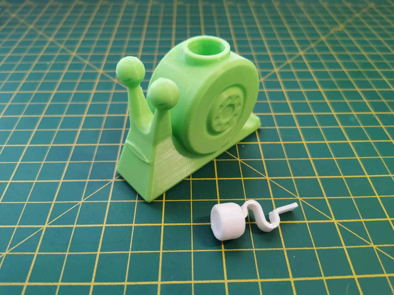 STL file Buster Call Golden Den Den Mushi 🤙・Template to download and 3D  print・Cults