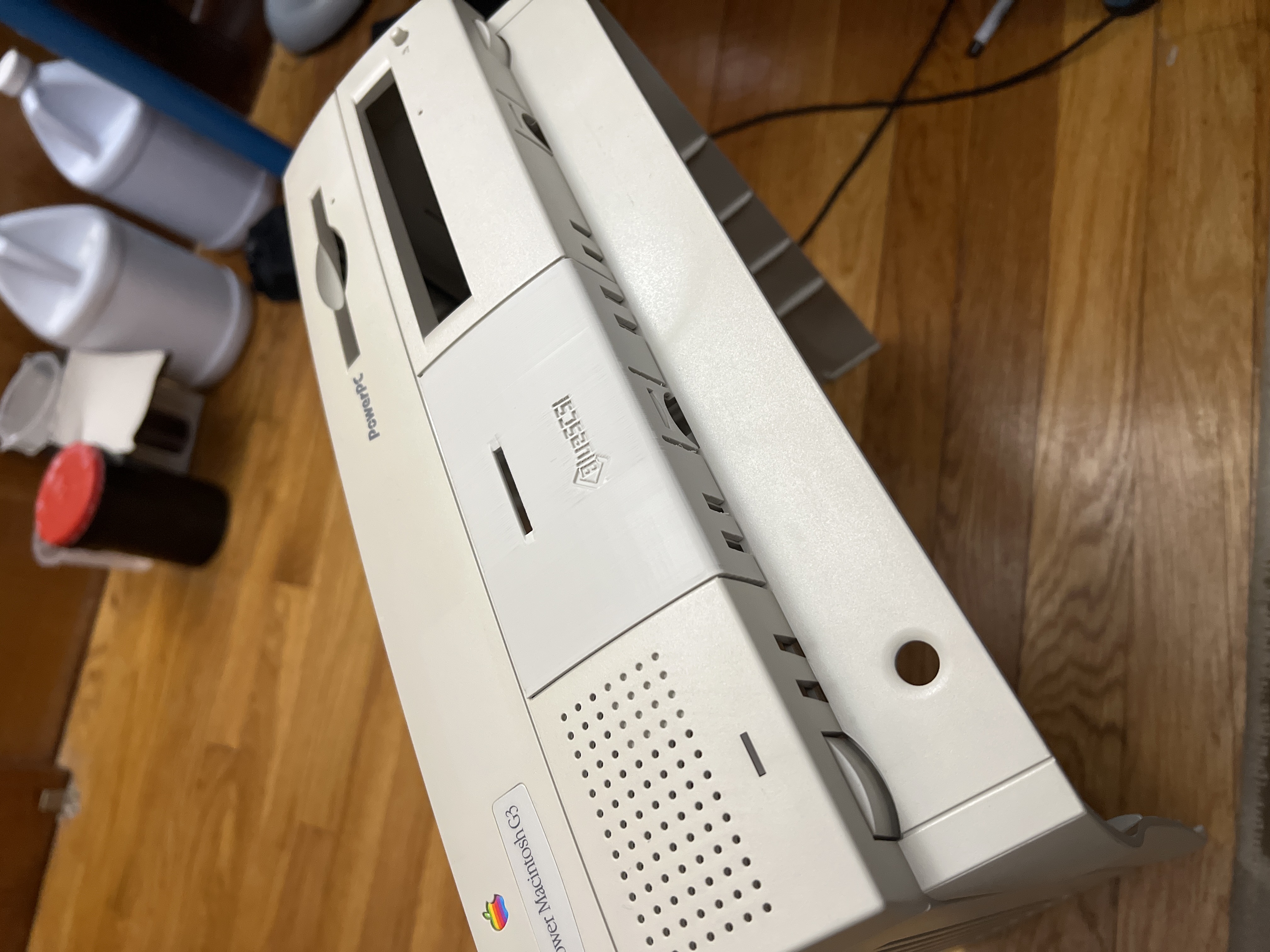 3.5 Inch Bezel for Power Macintosh 7000 series and G3 Desktop