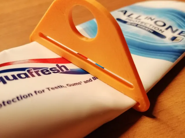 Toothpaste Squeezer