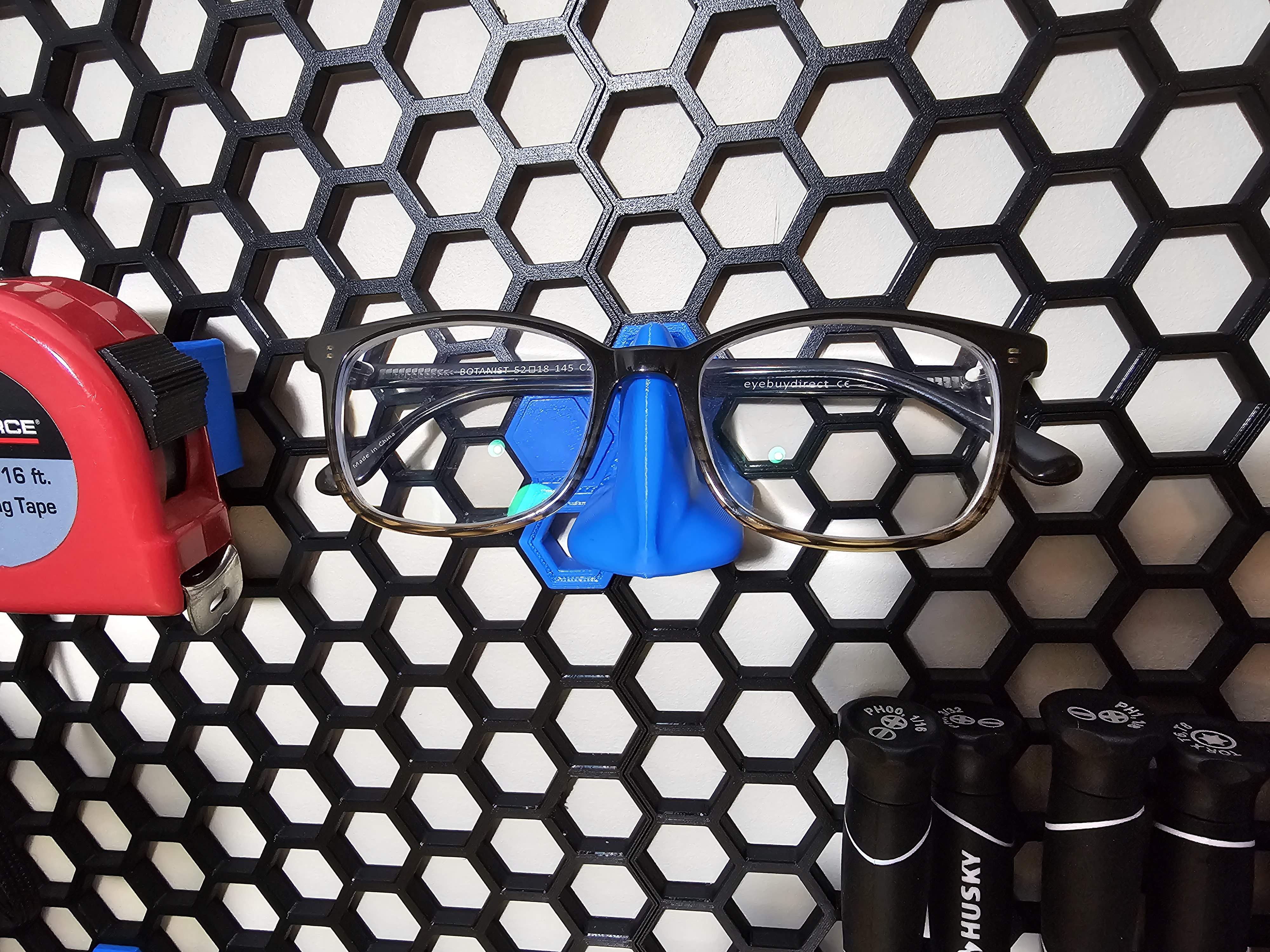 HSW and Magnetic Nose-shaped Glasses Holder