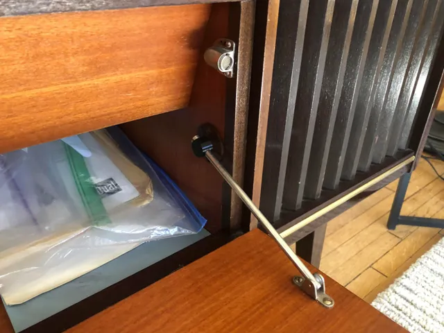 Grundig radio door support stop