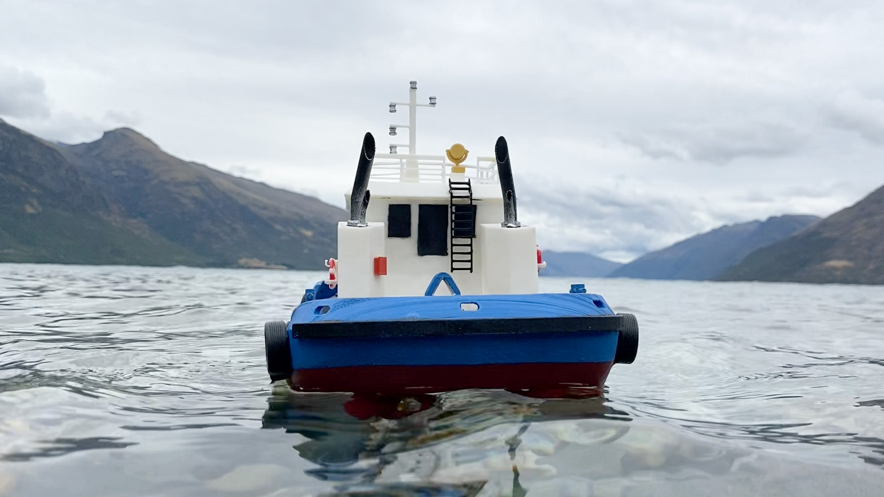 RC Tugboat with Functional Azimuth Thrusters — miniatura 4