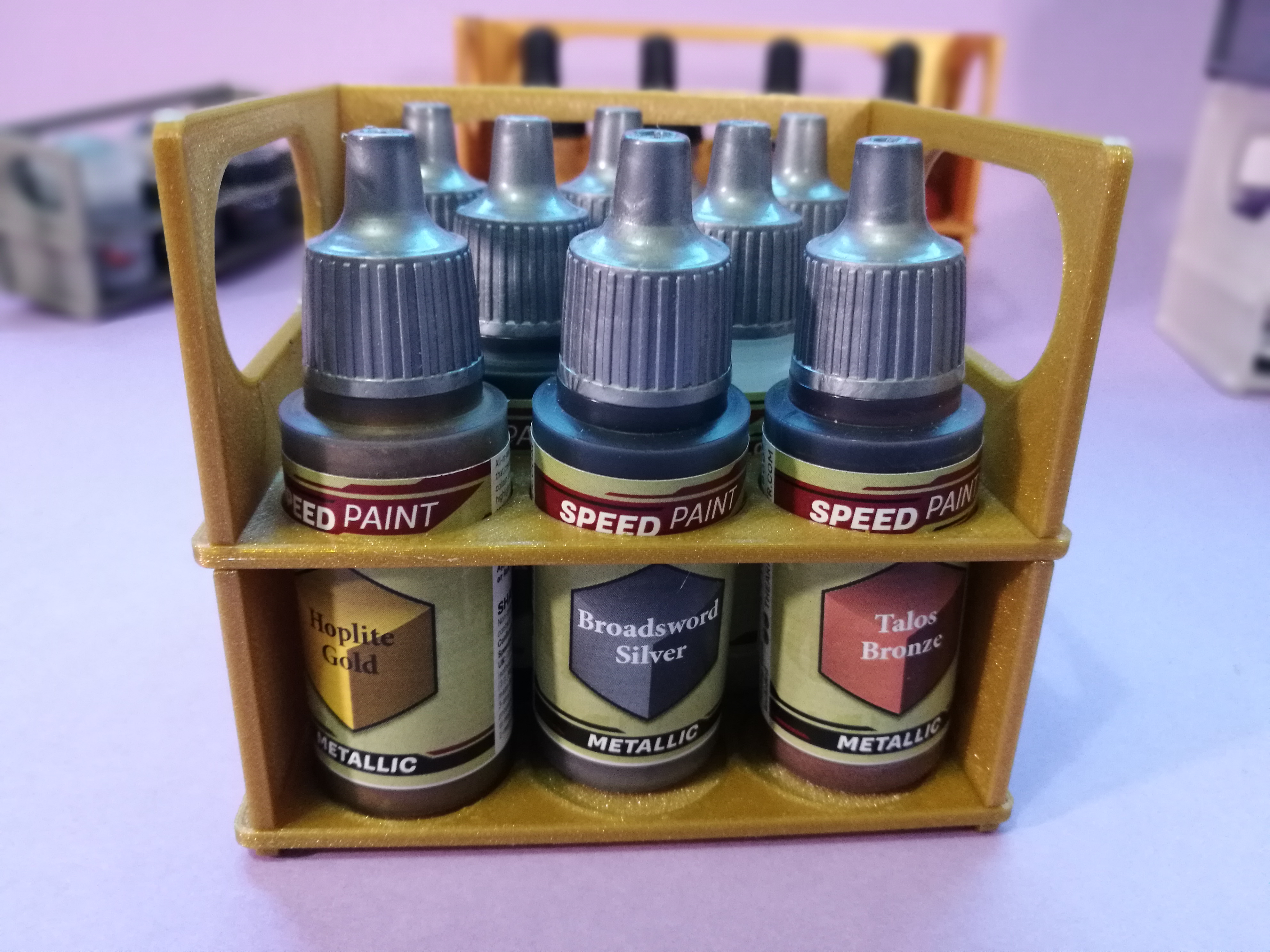 Miniatura 4 do modelo 3D Paint Bottle Stand - Customizable OpenSCAD