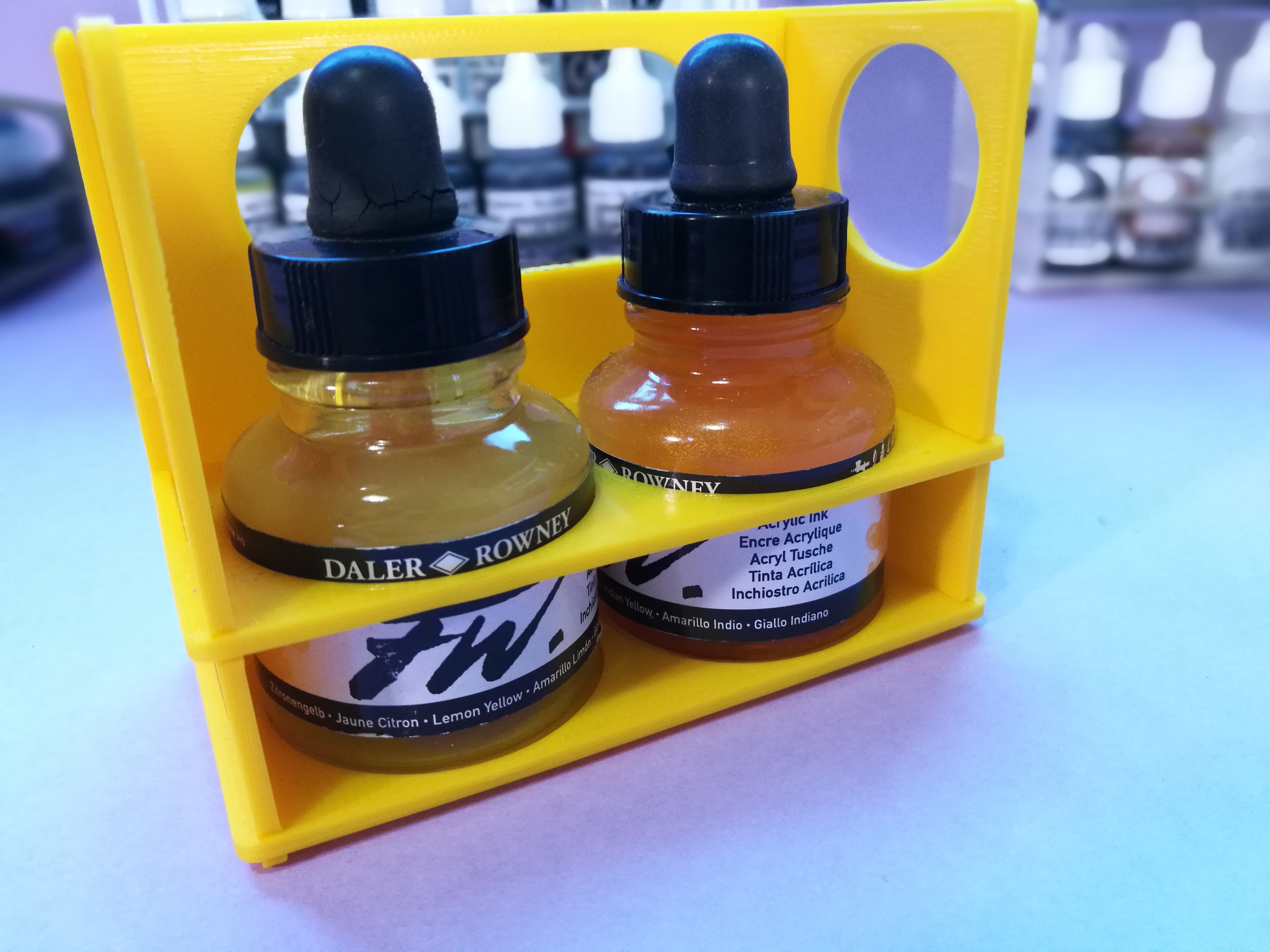 Miniatura 8 do modelo 3D Paint Bottle Stand - Customizable OpenSCAD