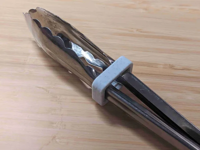 Tongs Retaining Clip