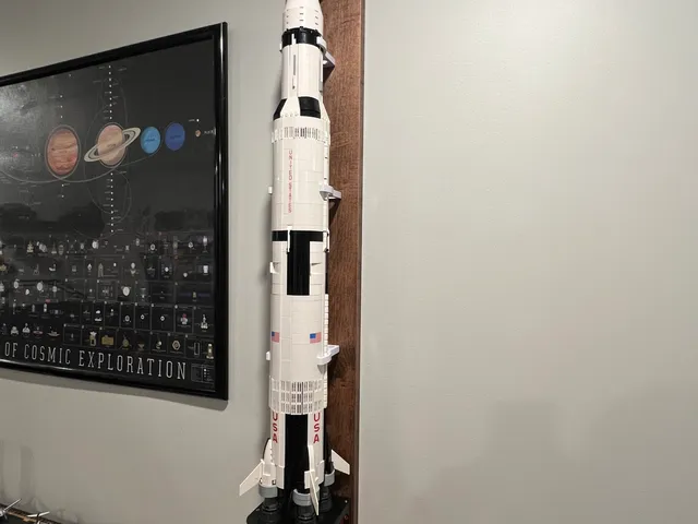 Lego Saturn V Mounting brackets